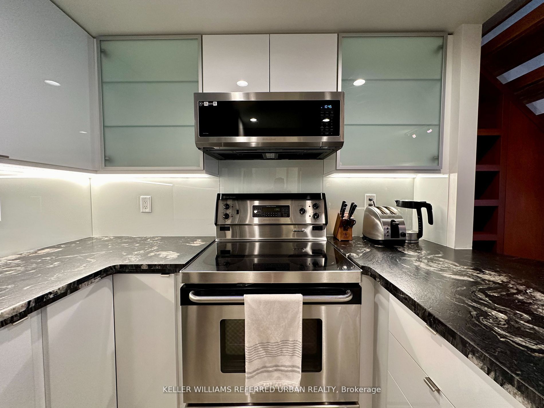 80 Cumberland Street 705, Toronto, ON M5R 3N7 photo 4