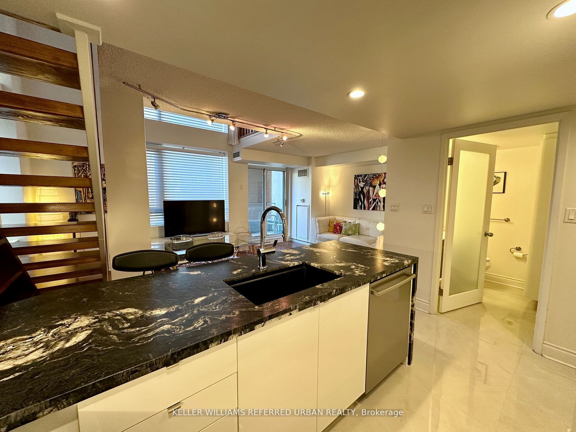 80 Cumberland Street 705, Toronto, ON M5R 3N7 photo 5