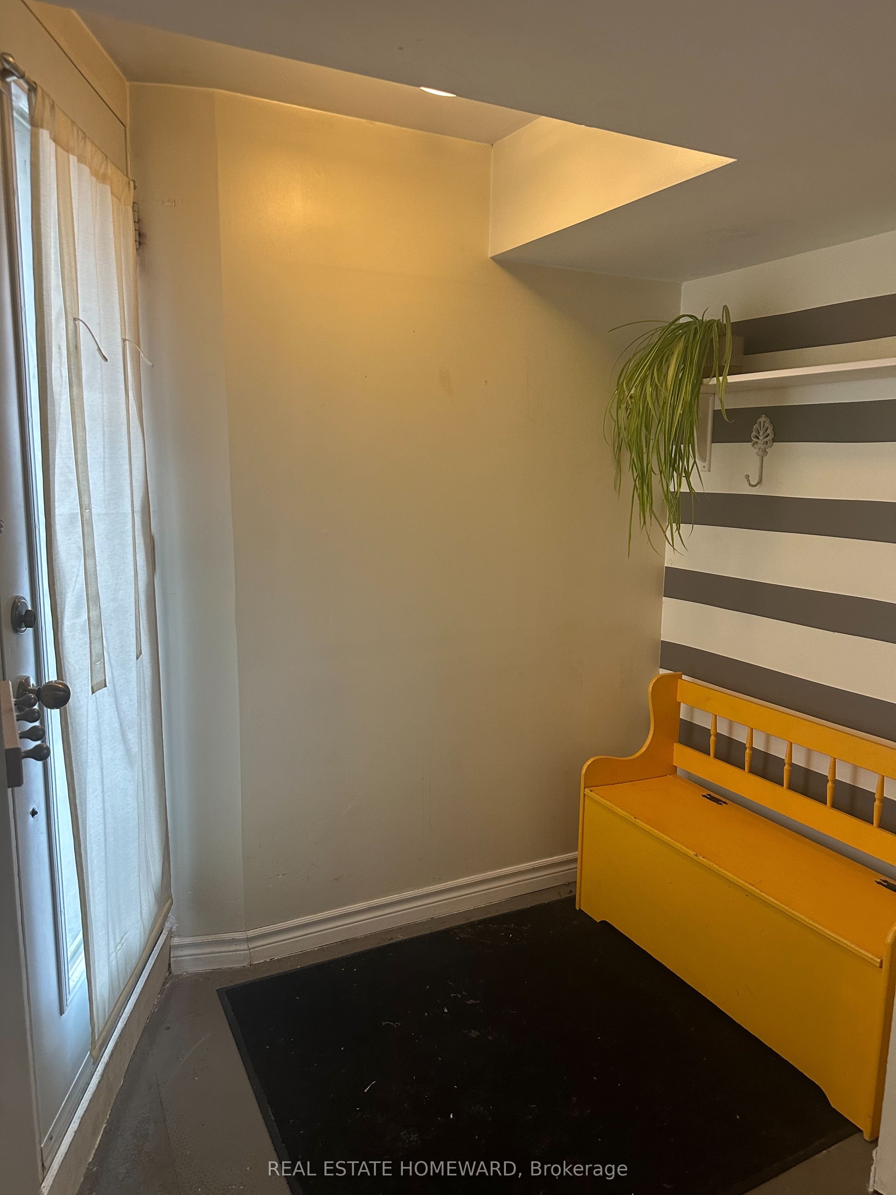 66 Mackenzie Crescent Basement, Toronto, ON M6J 1T1 photo 5