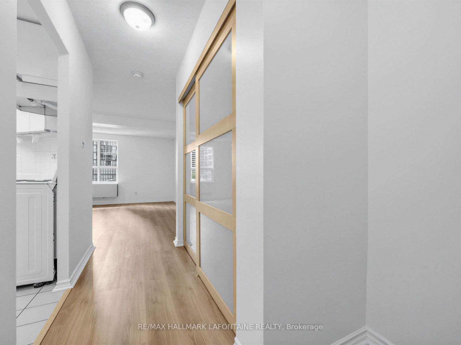 88 Charles Street E 504, Toronto, ON M4Y 2W7 photo 5