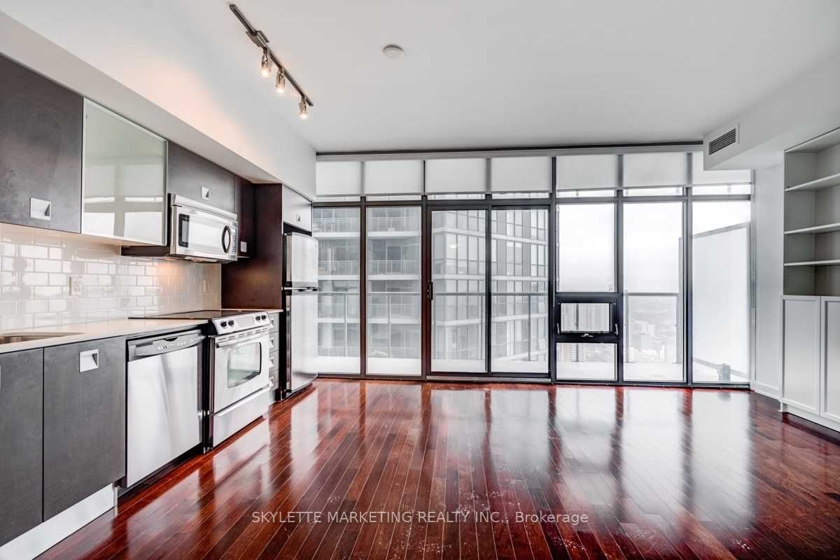 33 Charles Street E 3702, Toronto, ON M4Y 0A2
