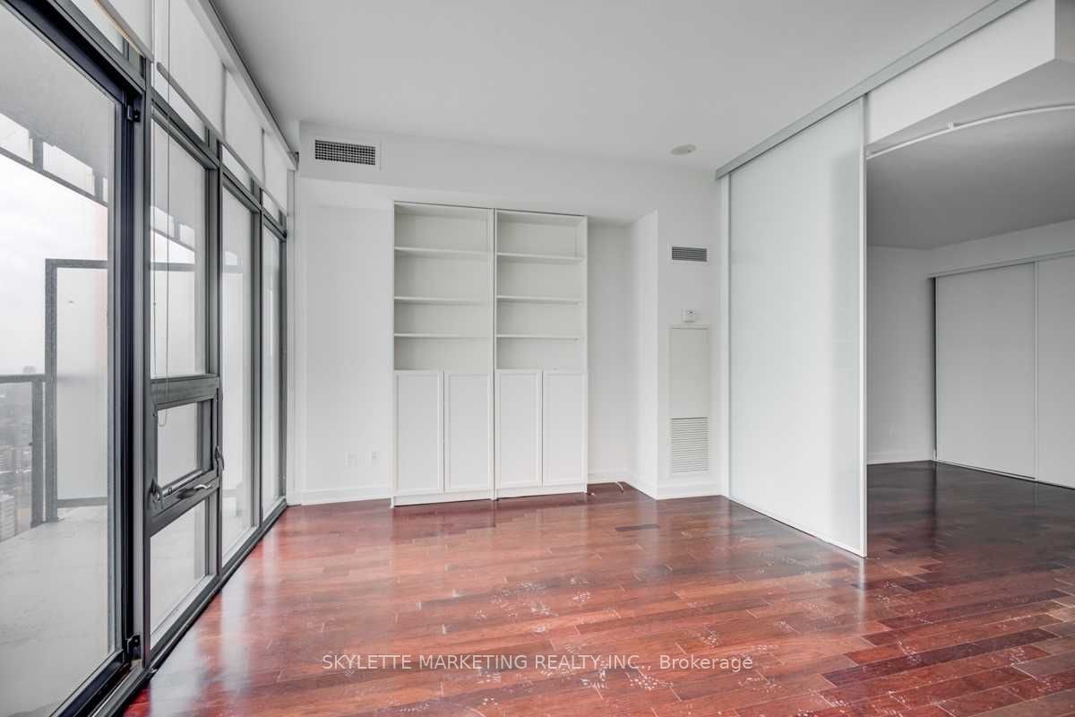 33 Charles Street E 3702, Toronto, ON M4Y 0A2 photo 4