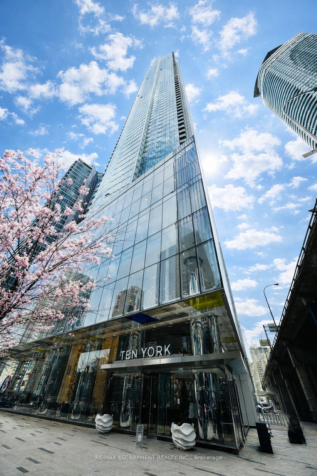 10 York Street 3807, Toronto, ON M5J 0E1