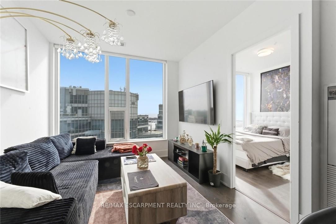 10 York Street 3807, Toronto, ON M5J 0E1 photo 4