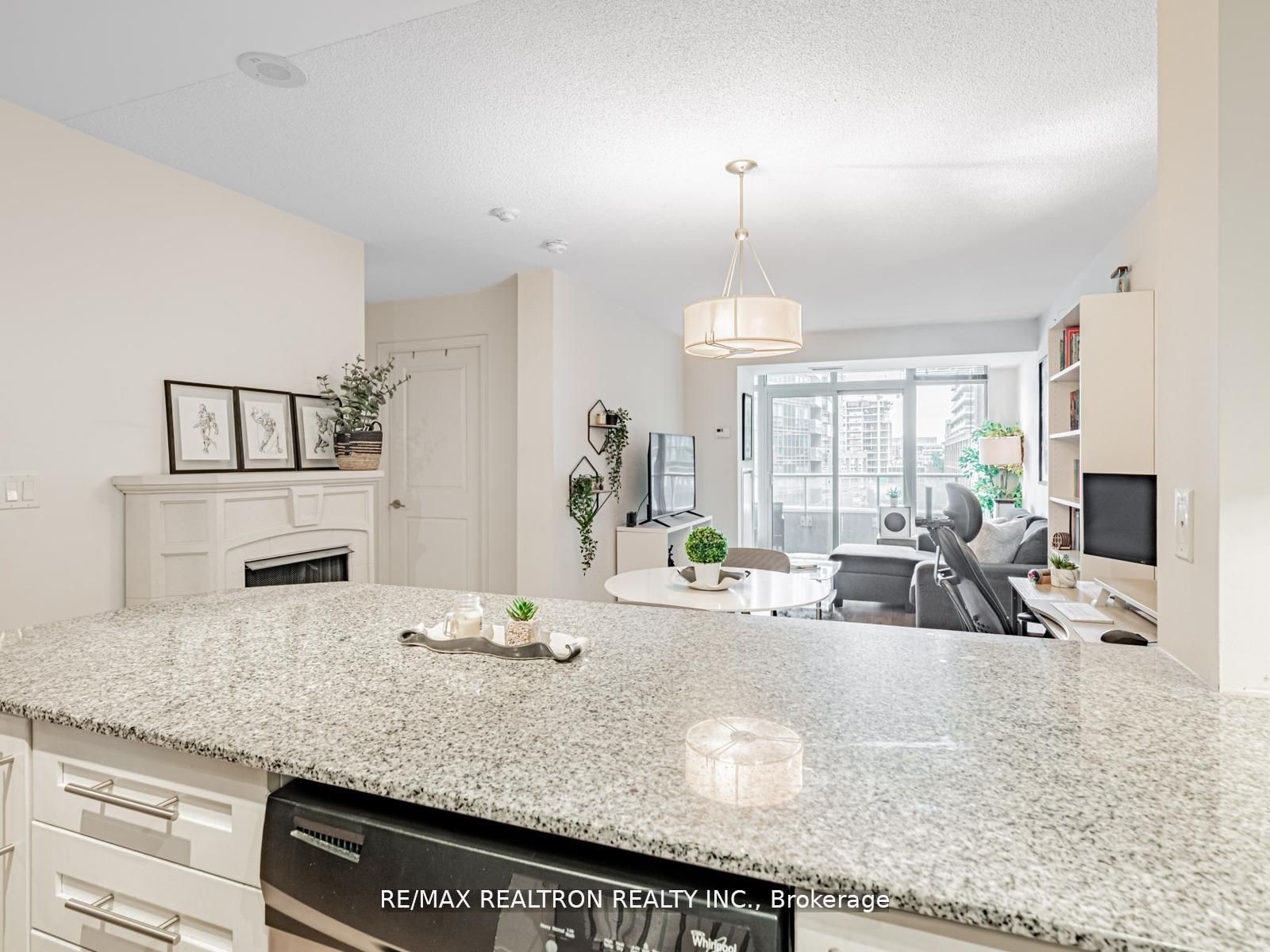 85 East Liberty Street 716, Toronto, ON M6K 3R4 photo 2