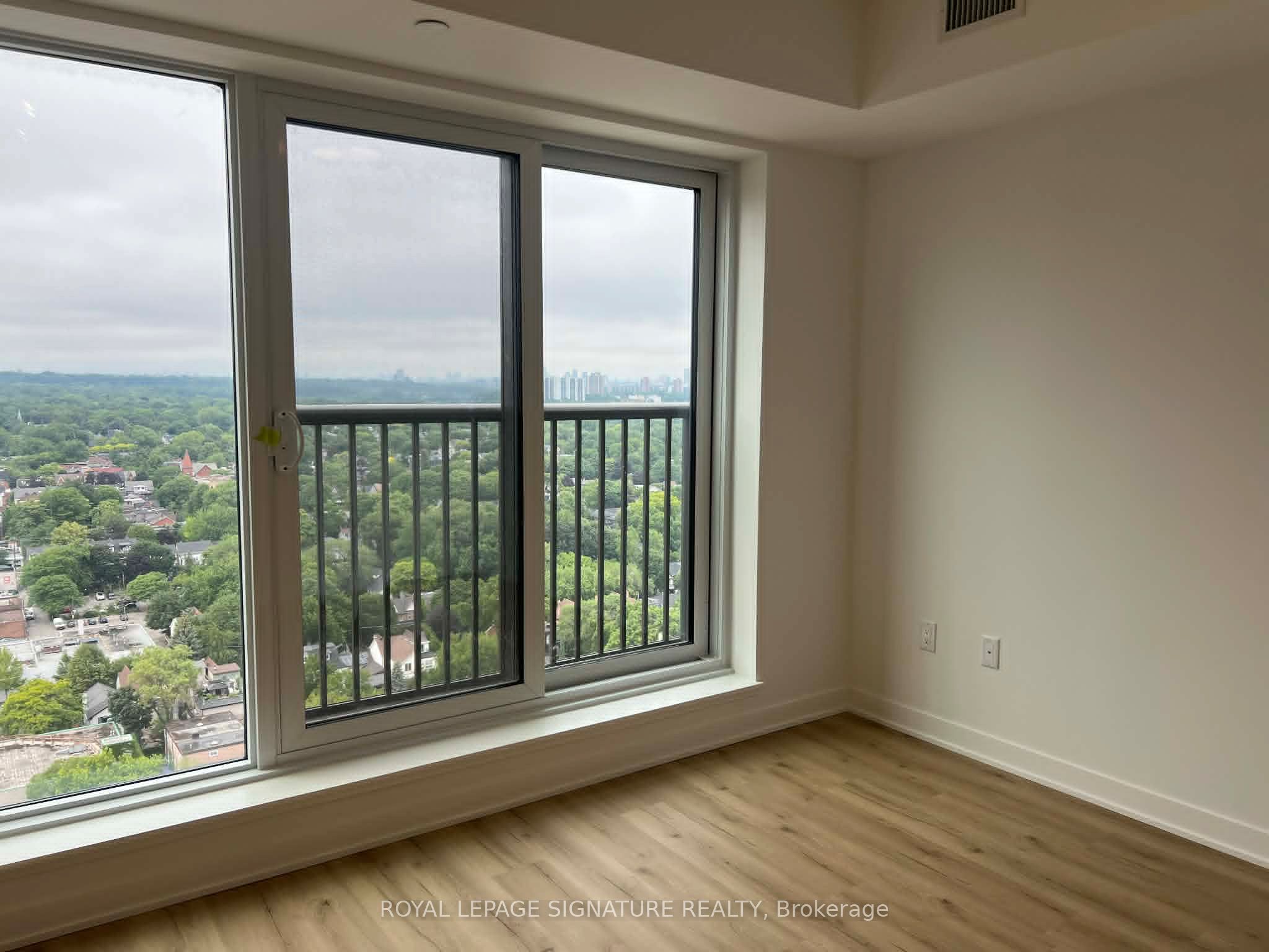 10 Oak St Street 2310, Toronto, ON M5A 0Z1 photo 2