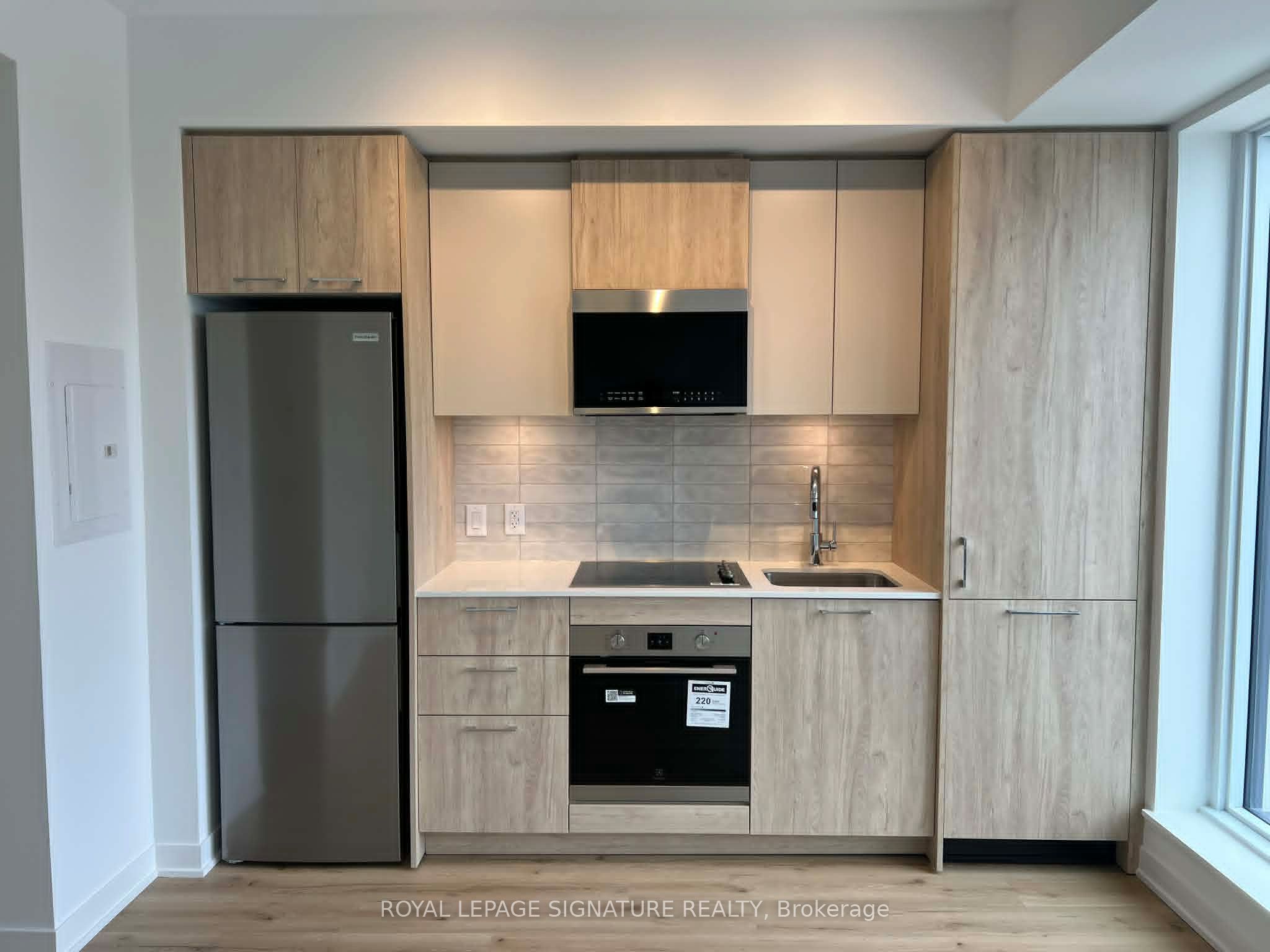 10 Oak St Street 2310, Toronto, ON M5A 0Z1 photo 3