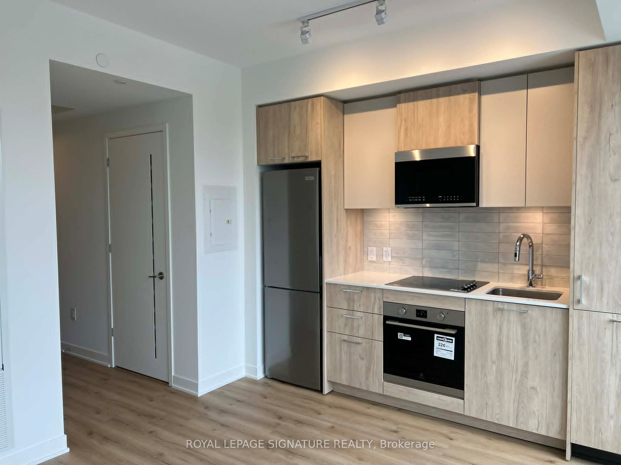 10 Oak St Street 2310, Toronto, ON M5A 0Z1 photo 4