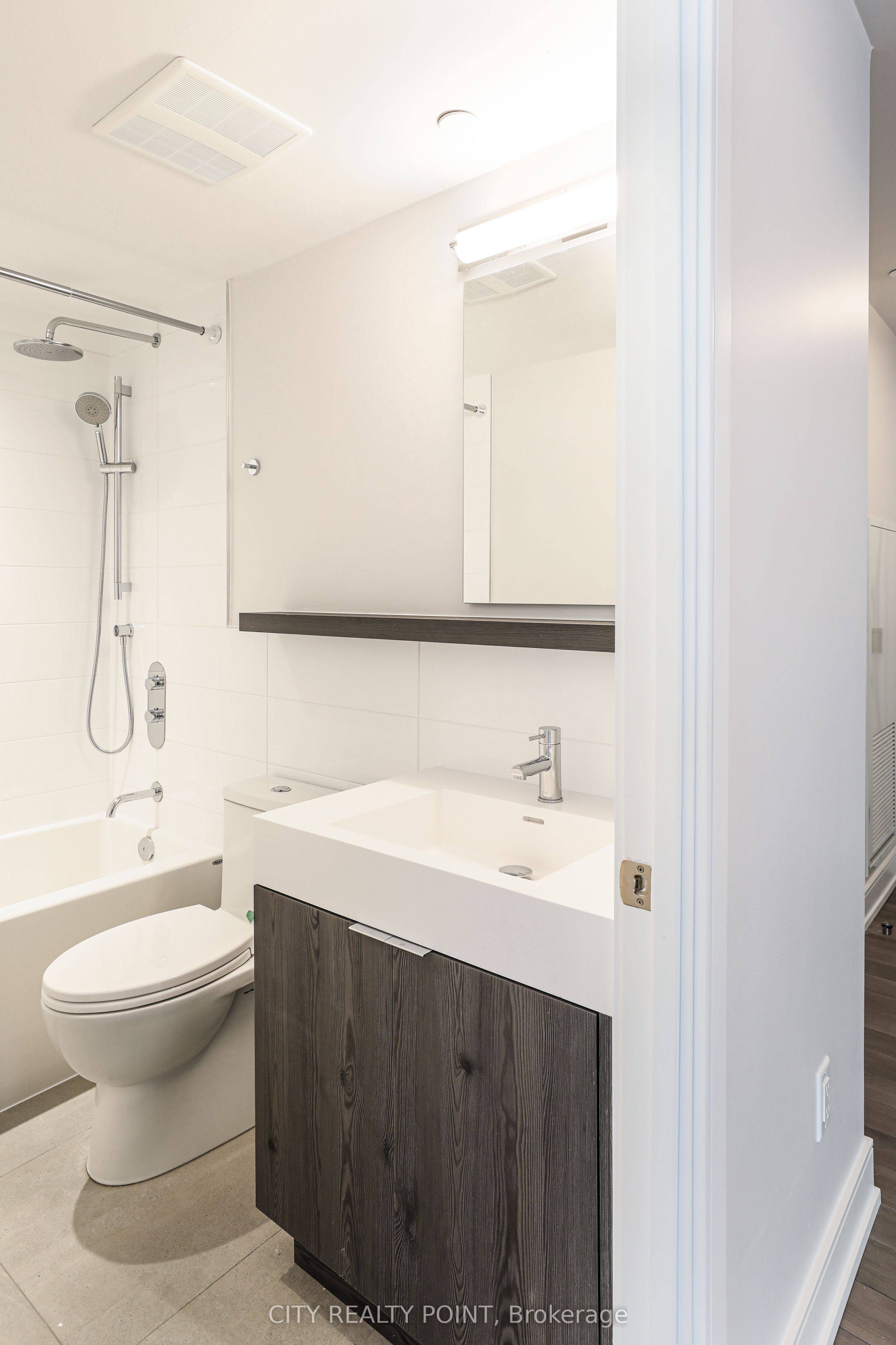2525 Bathurst Street 1104, Toronto, ON M6B 2Y9 photo 5