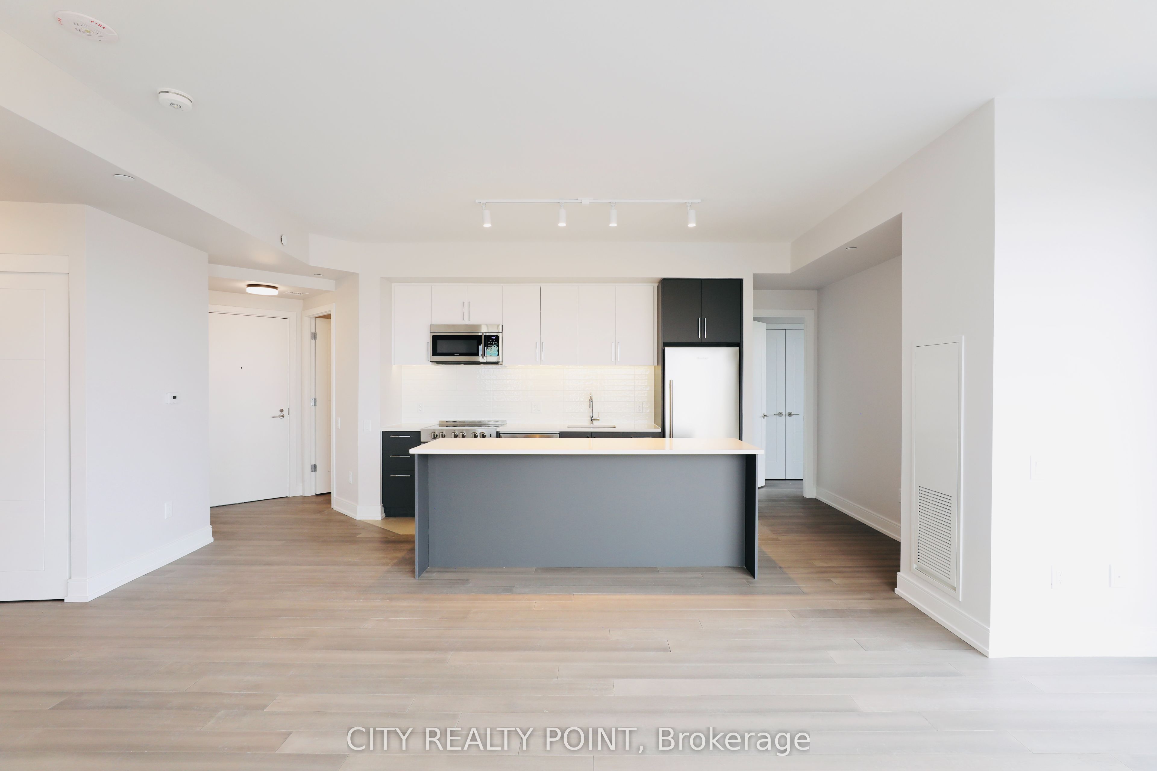 2525 Bathurst Street 407, Toronto, ON M6B 2Y9