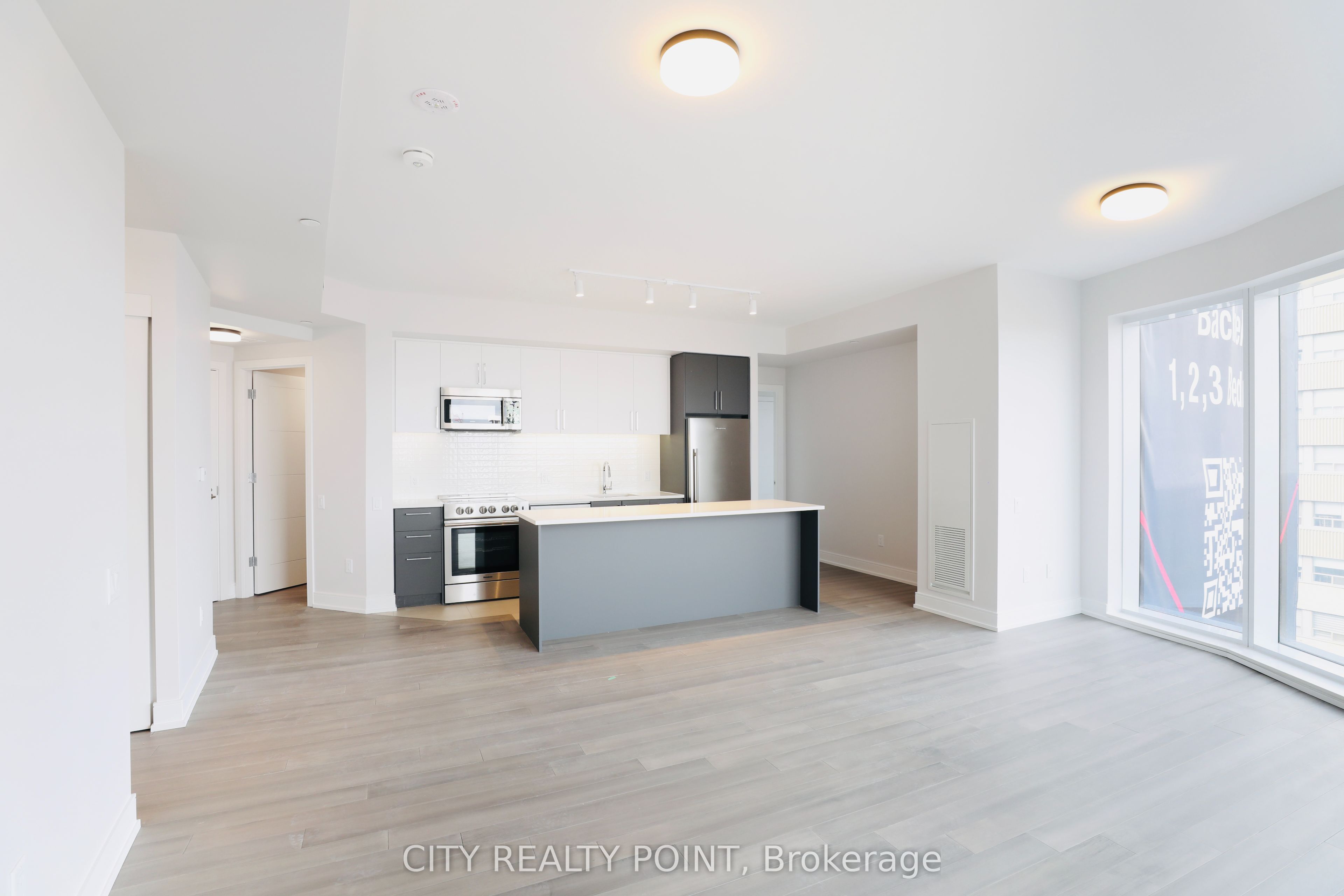 2525 Bathurst Street 407, Toronto, ON M6B 2Y9 photo 2