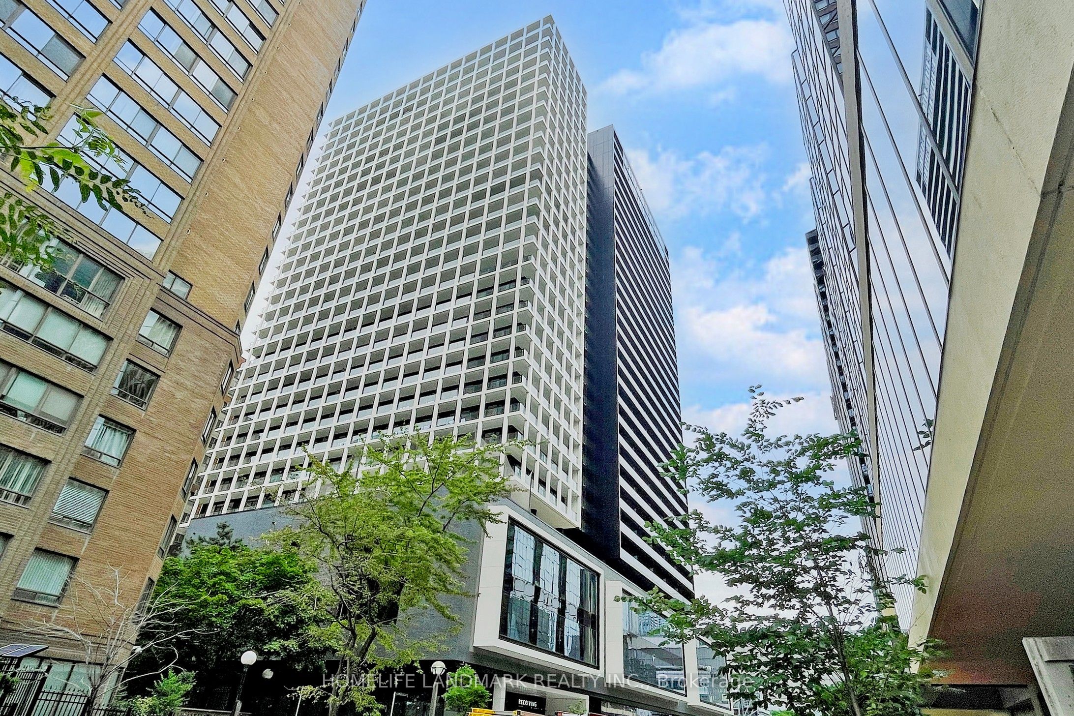 20 Edward Street 616, Toronto, ON M5G 0C5 photo 2
