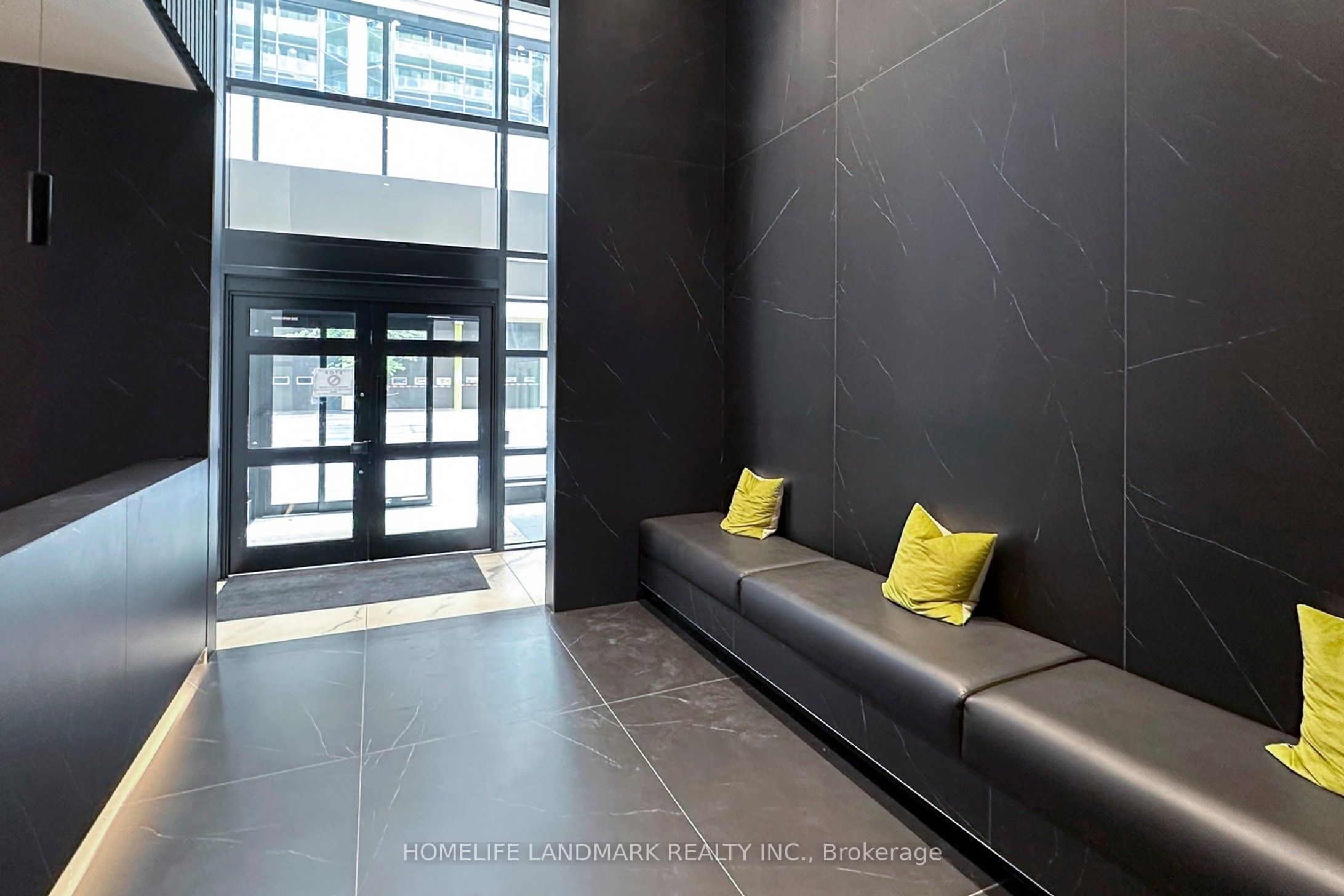 20 Edward Street 616, Toronto, ON M5G 0C5 photo 5