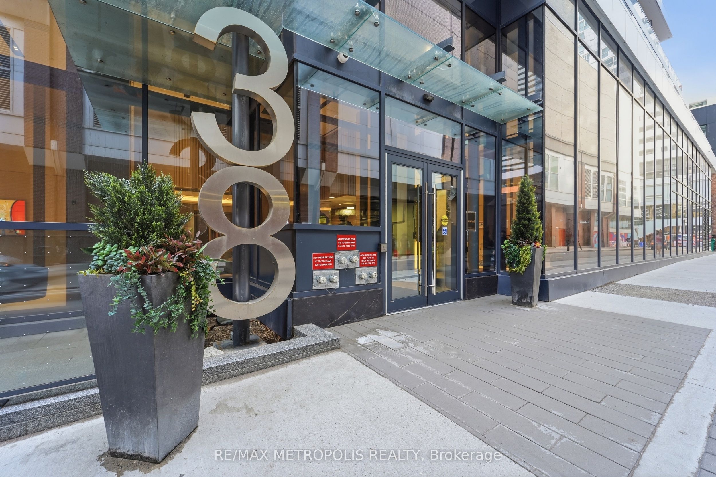38 Widmer Street 2711, Toronto, ON M5V 0P7