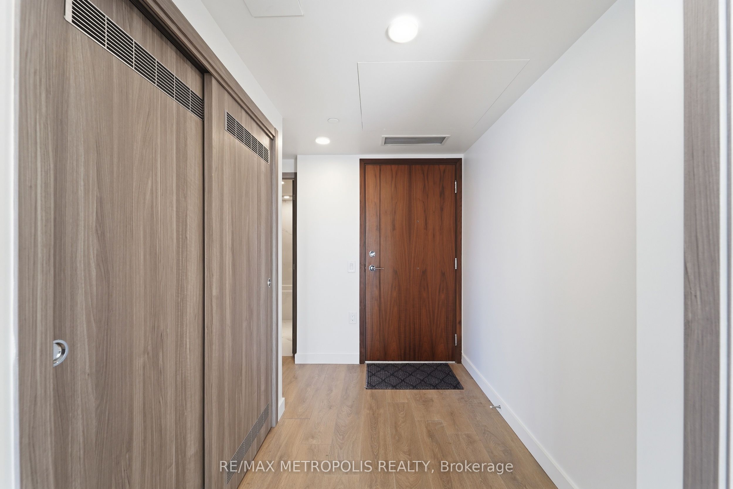 38 Widmer Street 2711, Toronto, ON M5V 0P7 photo 2
