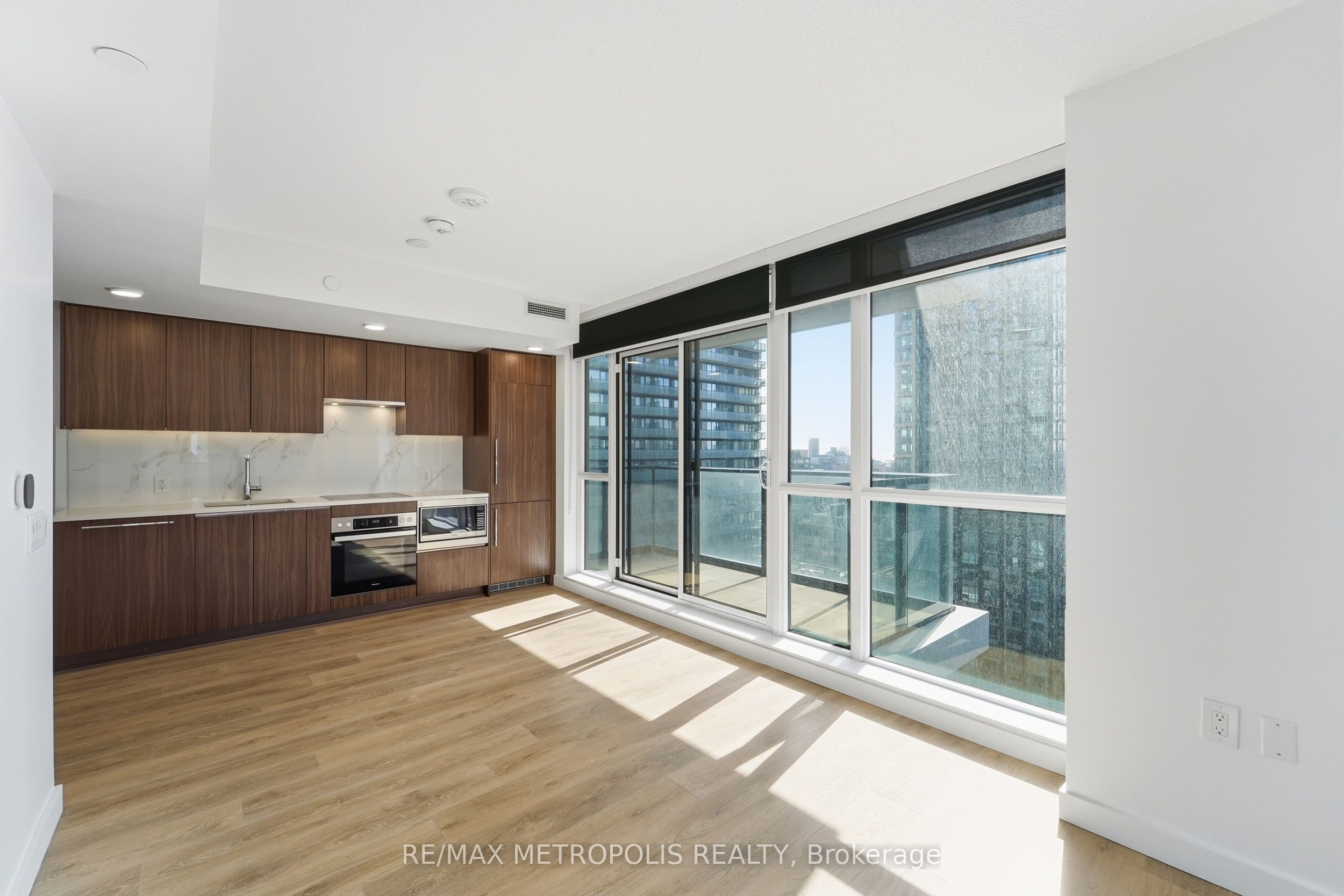 38 Widmer Street 2711, Toronto, ON M5V 0P7 photo 3