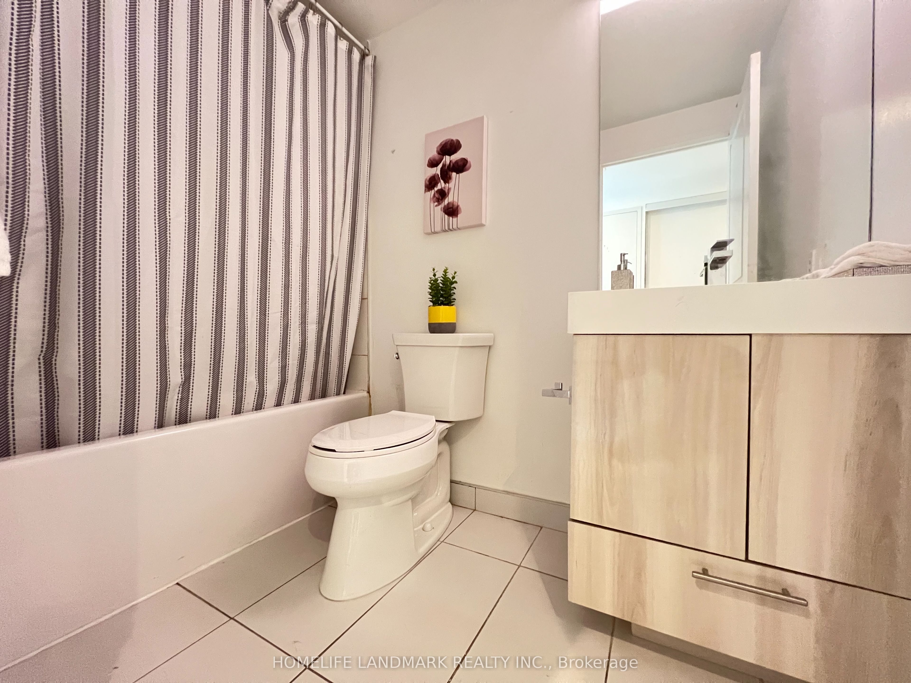 251 Jarvis Street 2205, Toronto, ON M5B 0C3 photo 2