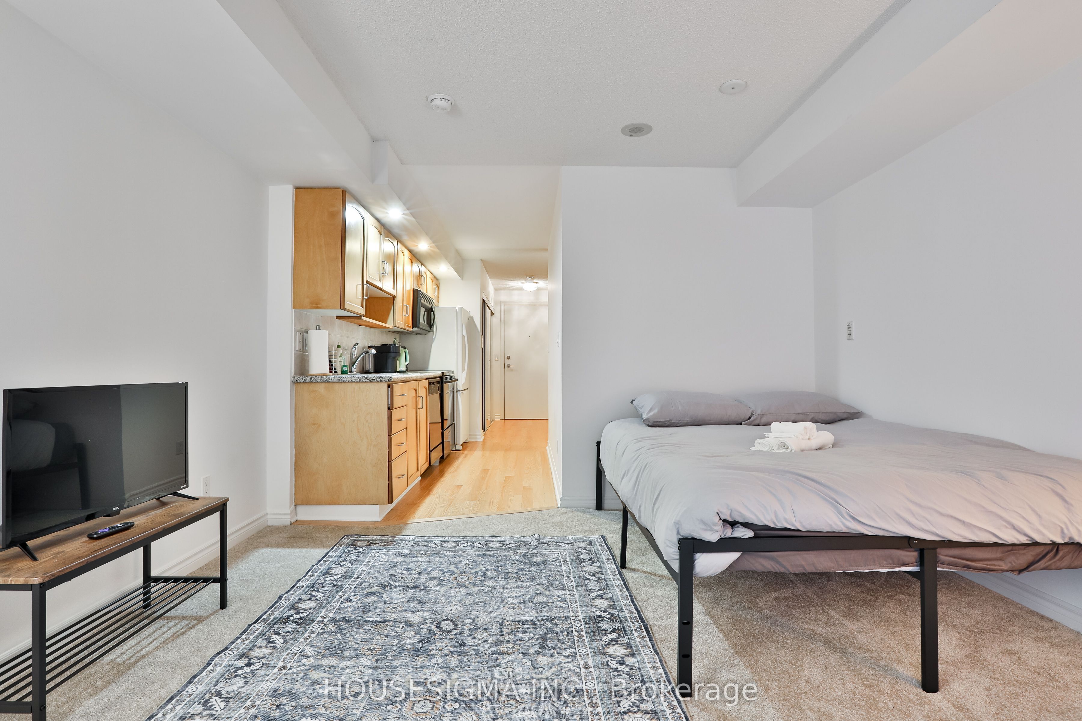 270 Wellington St Street W 222 Frnshed, Toronto, ON M5V 3P5