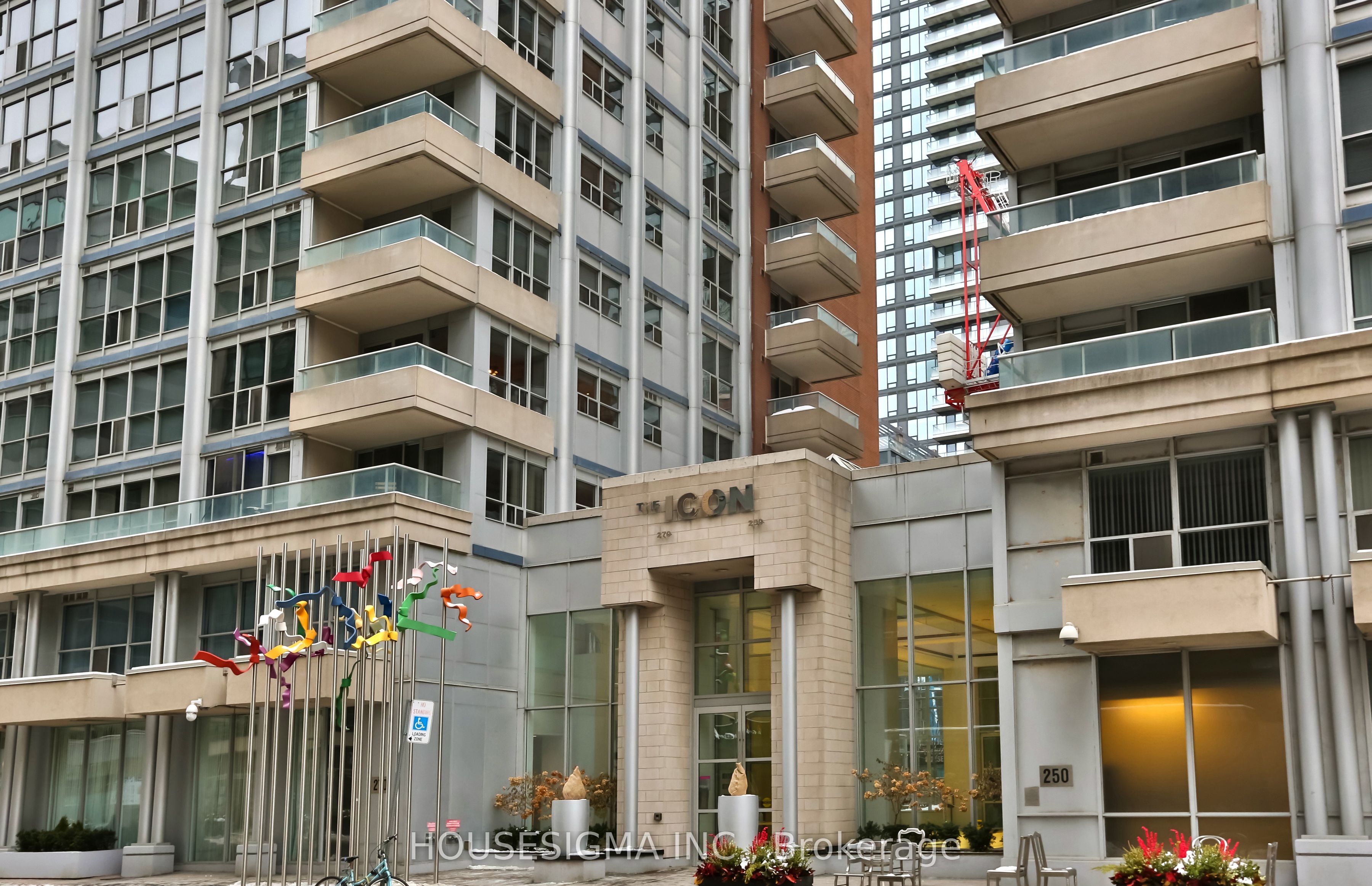 270 Wellington St Street W 222 Frnshed, Toronto, ON M5V 3P5 photo 2