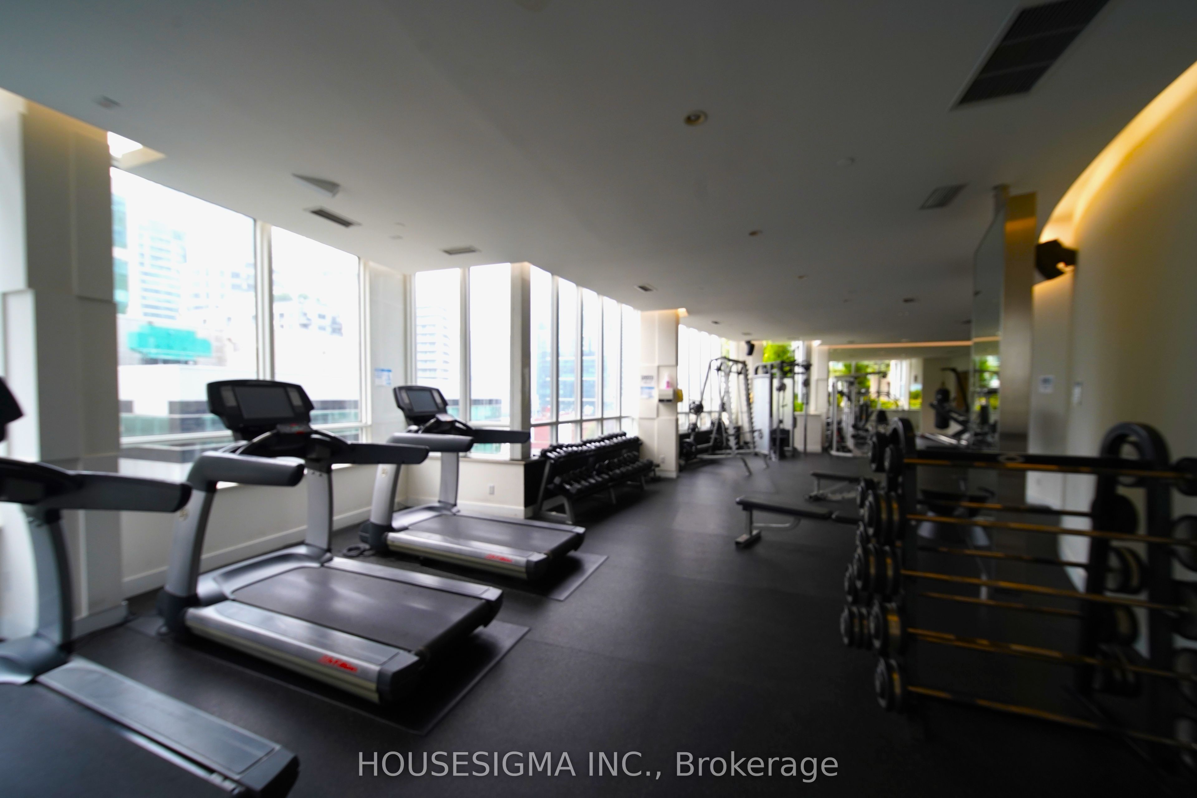 270 Wellington St Street W 222 Frnshed, Toronto, ON M5V 3P5 photo 4
