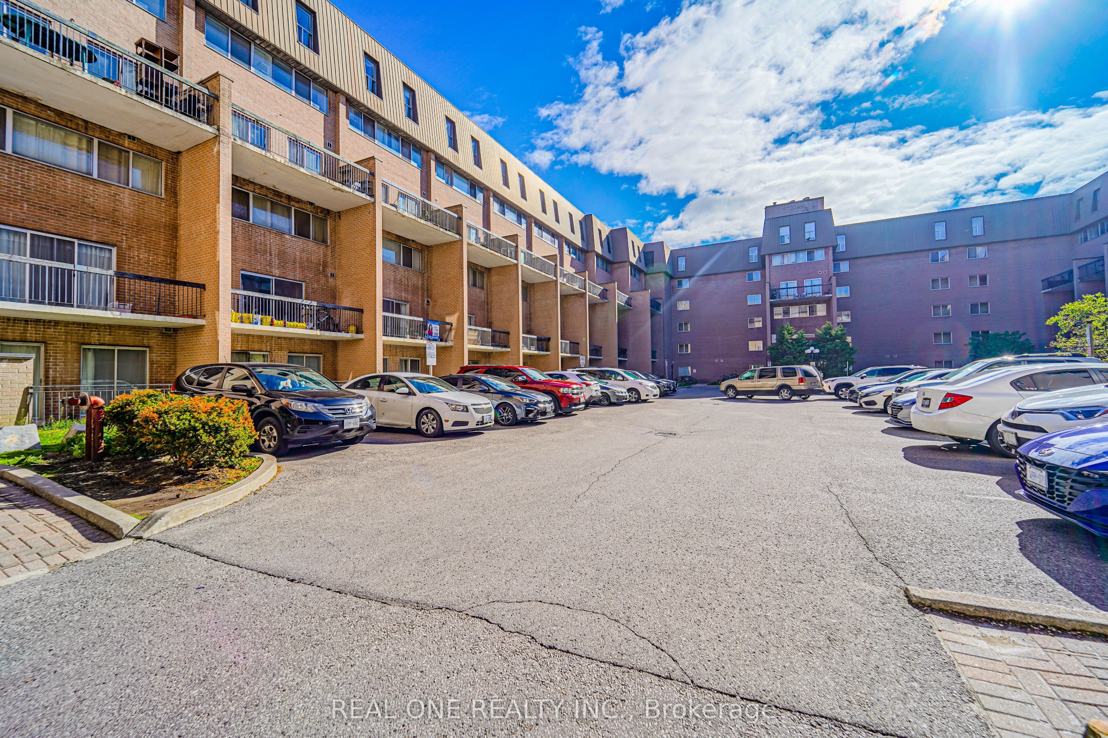165 Cherokee Boulevard 288, Toronto, ON M2J 4T7 photo 3
