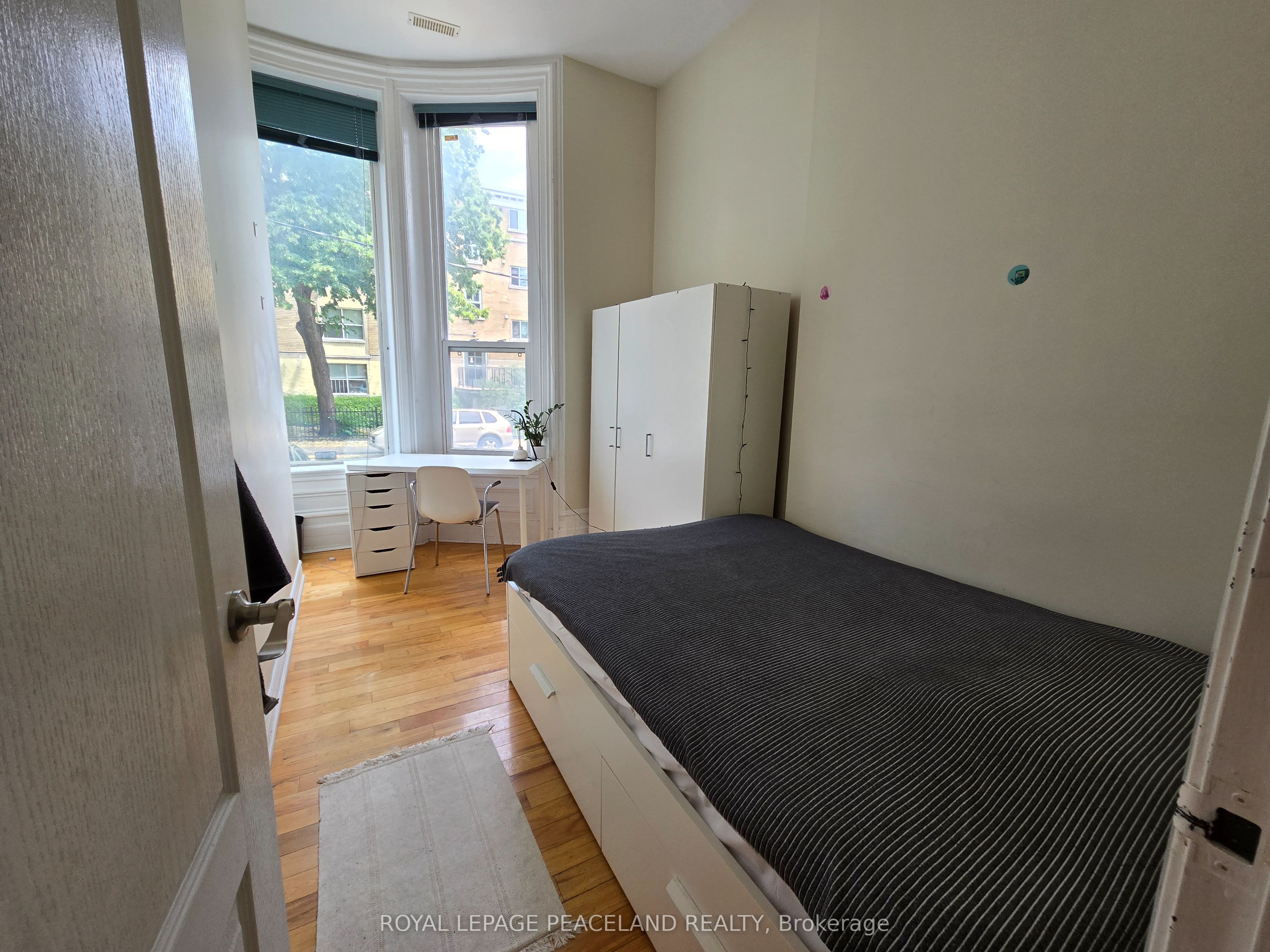 34 Ross Street 1A, Toronto, ON M5T 1Z9
