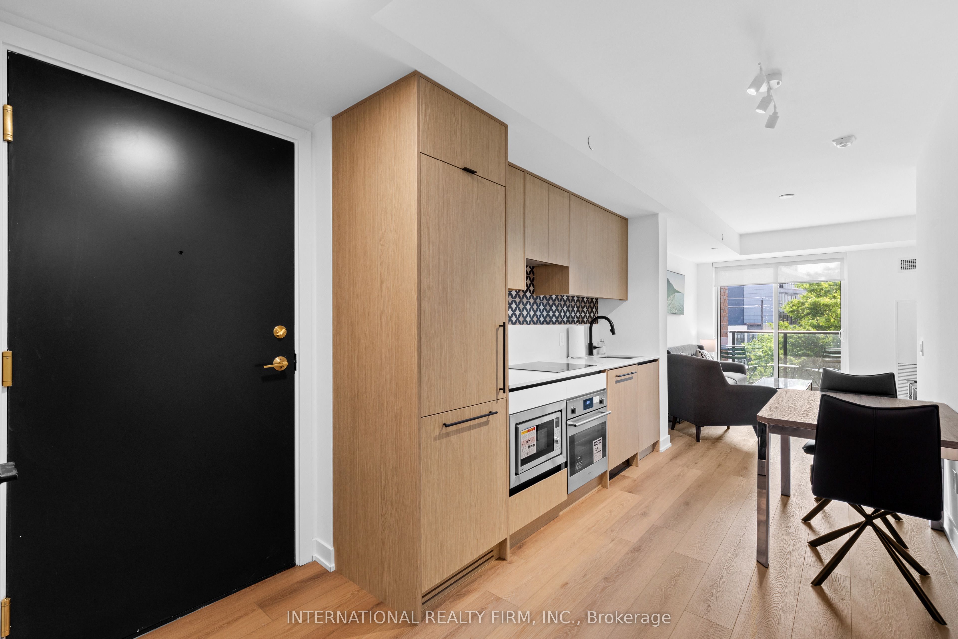 5 Lakeview Avenue 409, Toronto, ON M6H 0H3