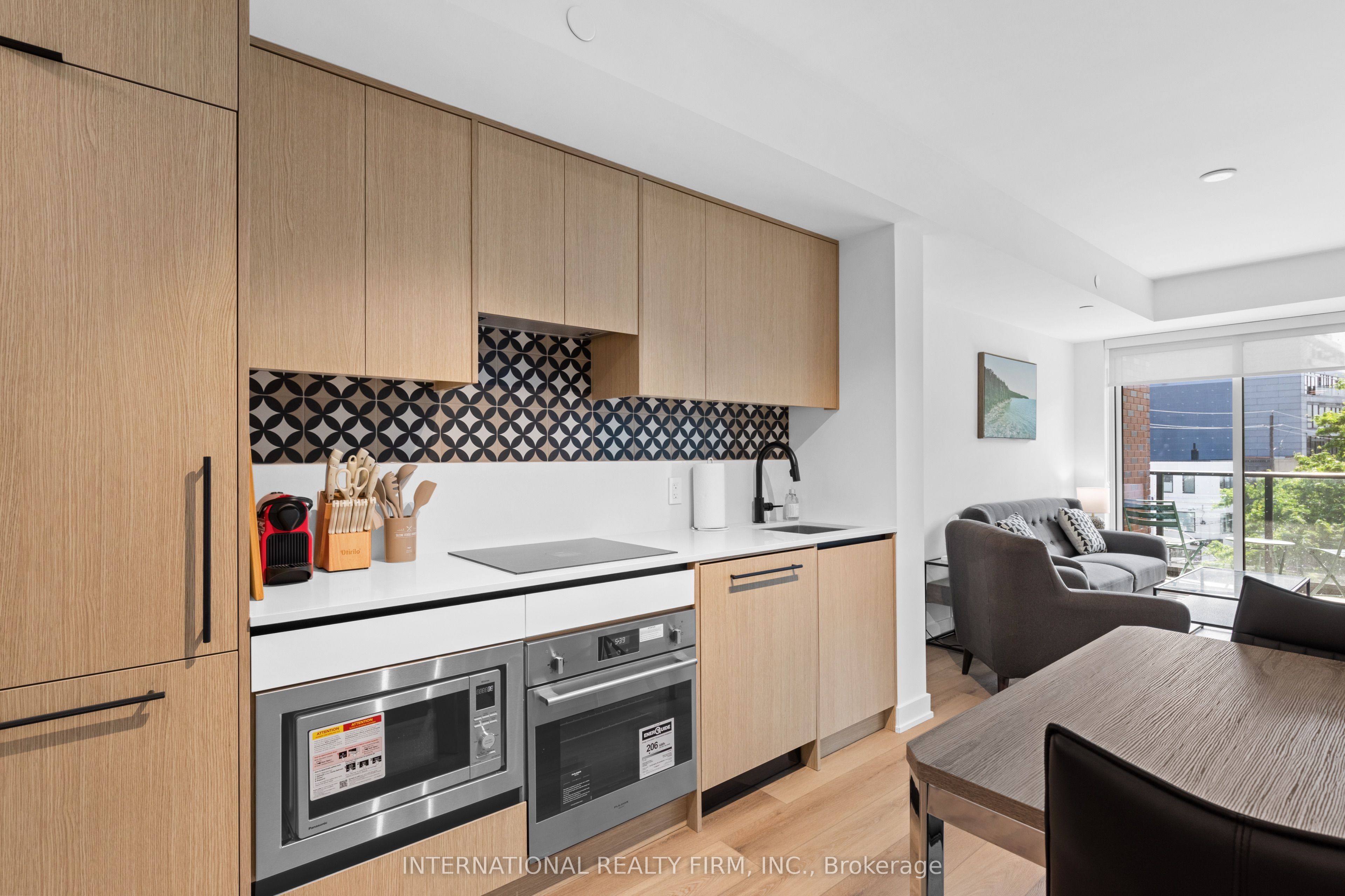 5 Lakeview Avenue 409, Toronto, ON M6H 0H3 photo 2