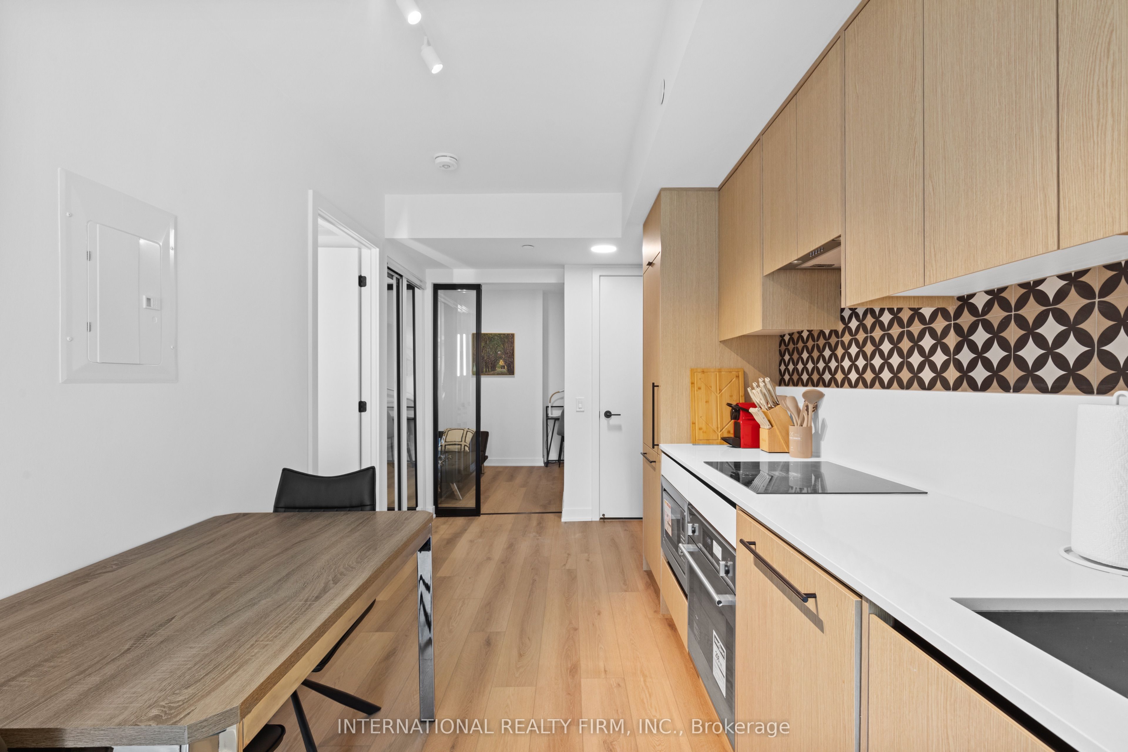 5 Lakeview Avenue 409, Toronto, ON M6H 0H3 photo 4