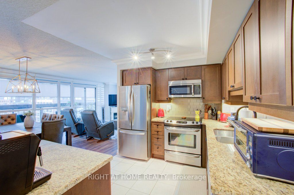 525 Wilson Avenue 947, Toronto, ON M3H 0A7 photo 2
