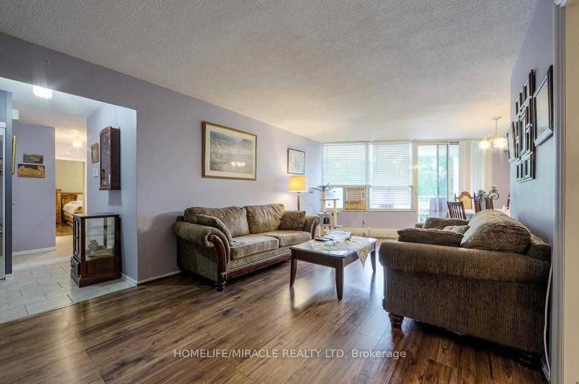 60 Pavane Linkway 216, Toronto, ON M3C 1A1 photo 2