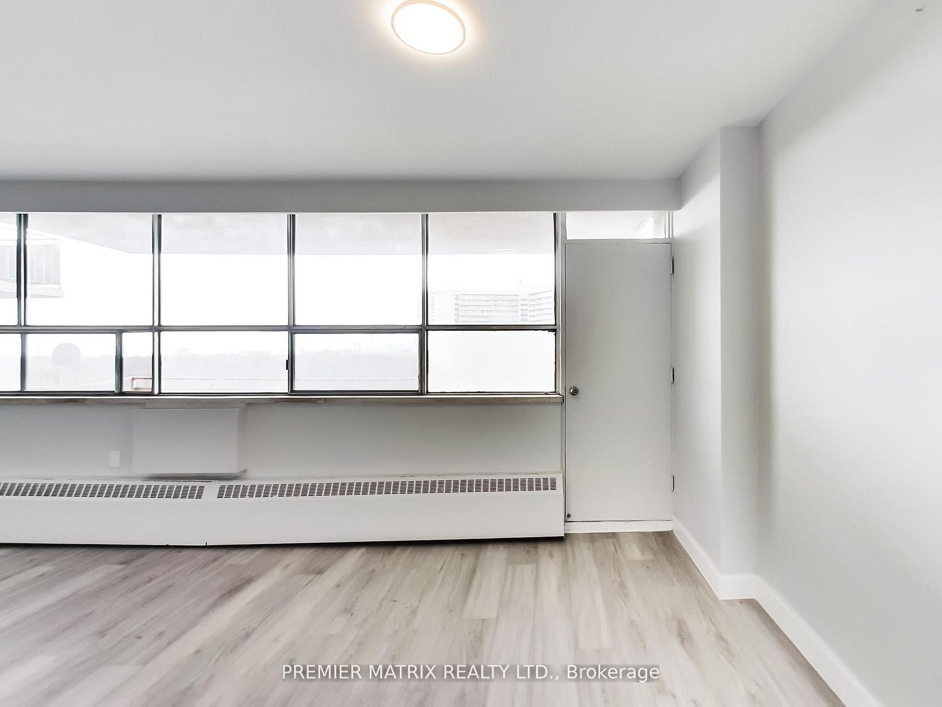 65 Thorncliffe Park Drive 907, Toronto, ON M4H 1L2 photo 2