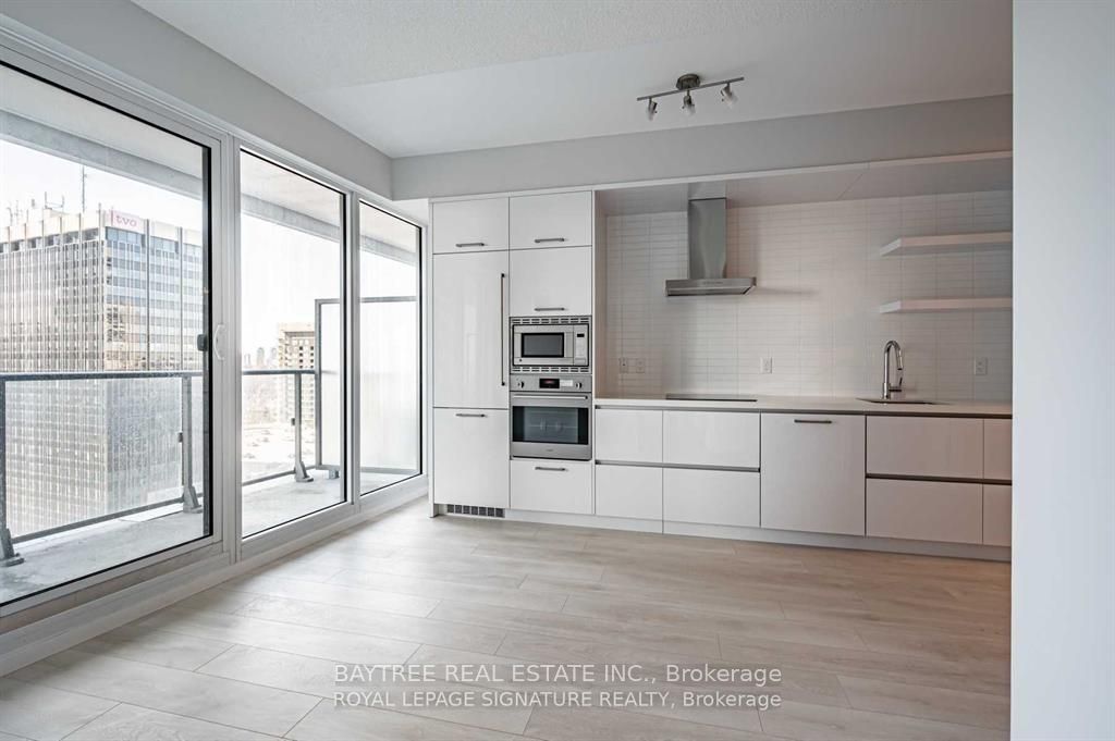 2221 Yonge Street 1506, Toronto, ON M4S 2B4