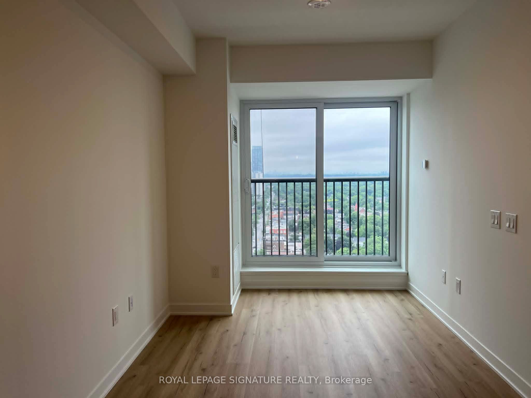 10 Oak Street 2309, Toronto, ON M5A 0Z1 photo 3