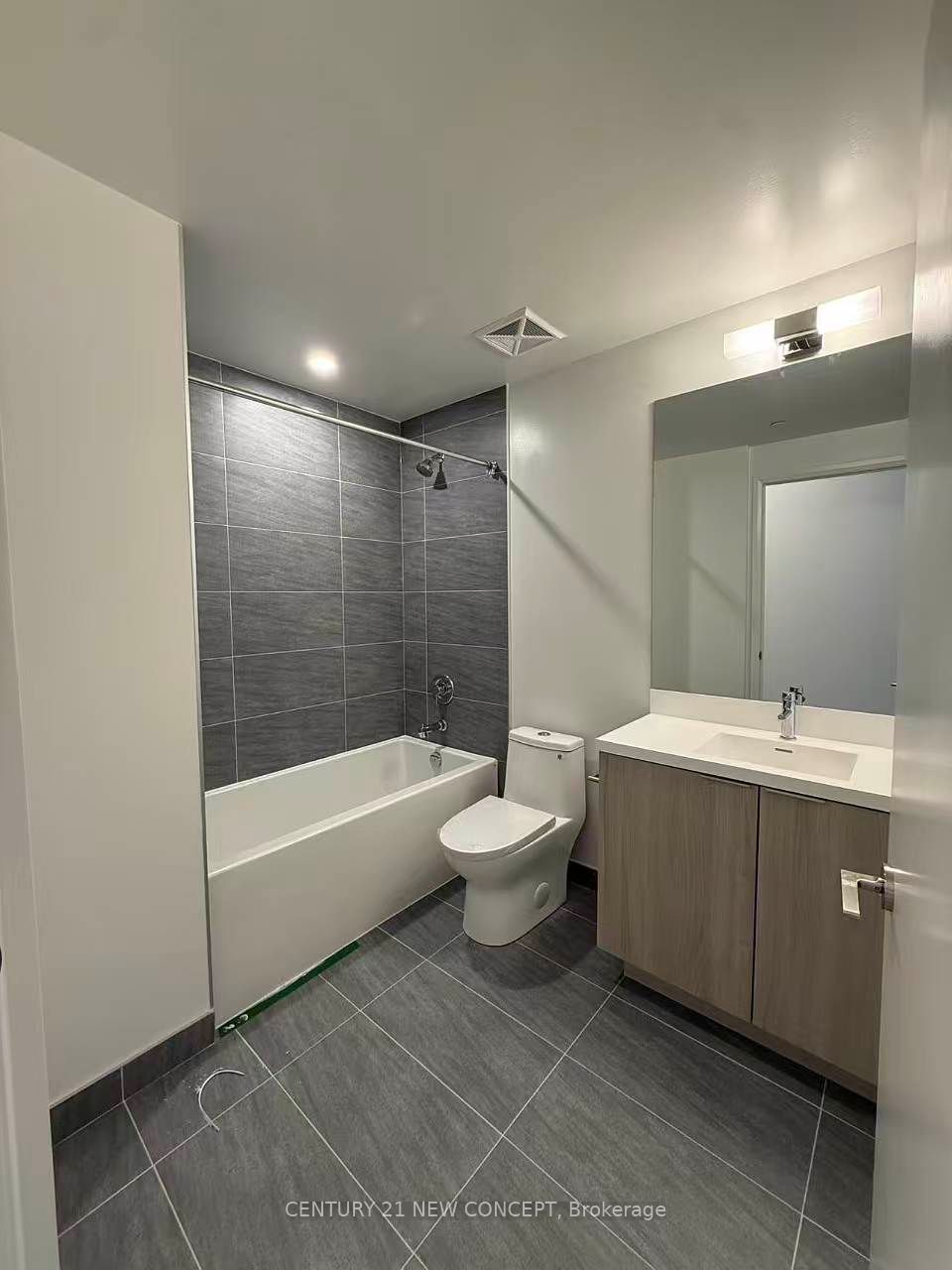 400 King Street W 1111, Toronto, ON M5V 0X8 photo 2