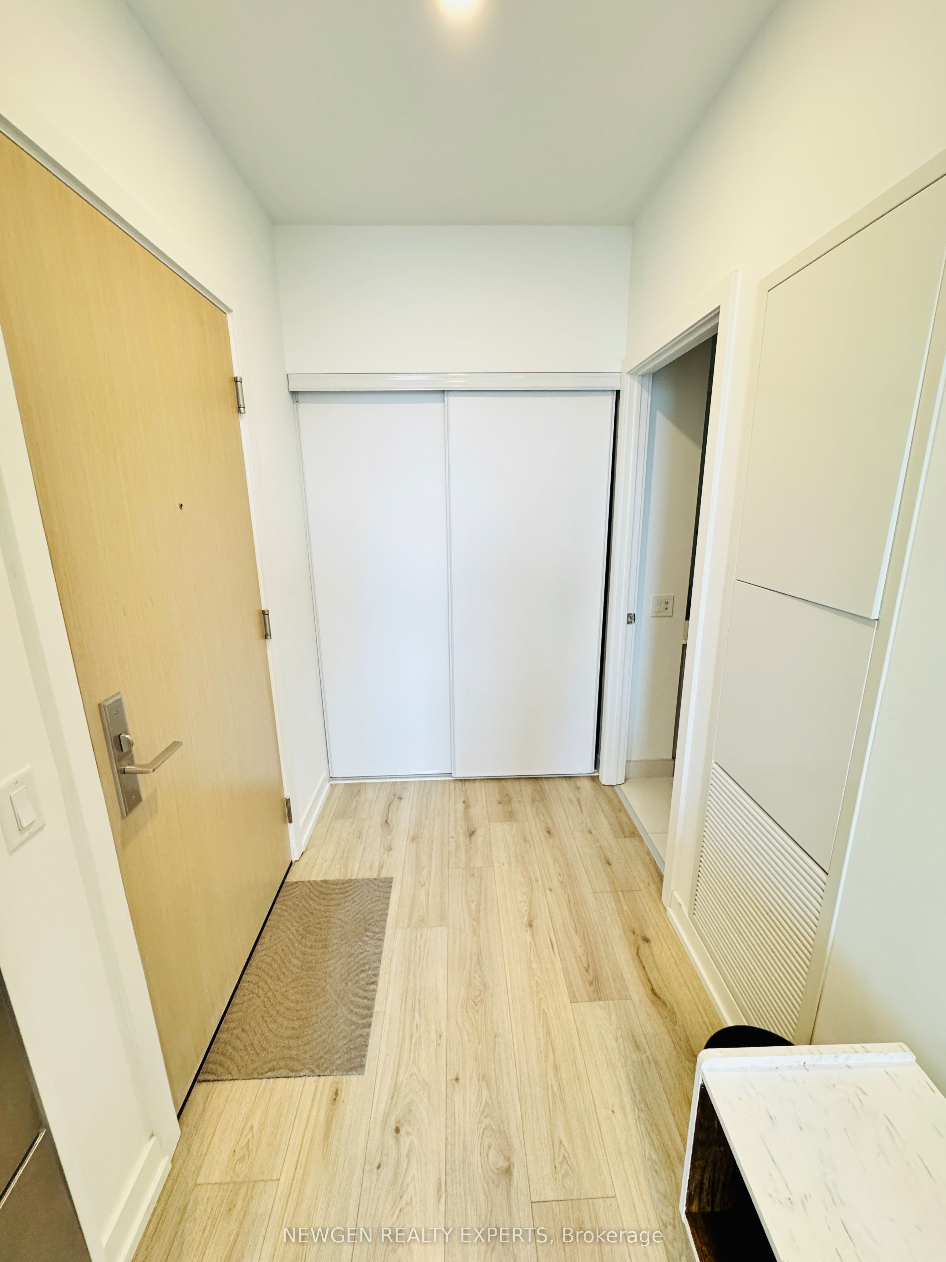 395 Bloor Street E 2807, Toronto, ON M4W 1H7 photo 2