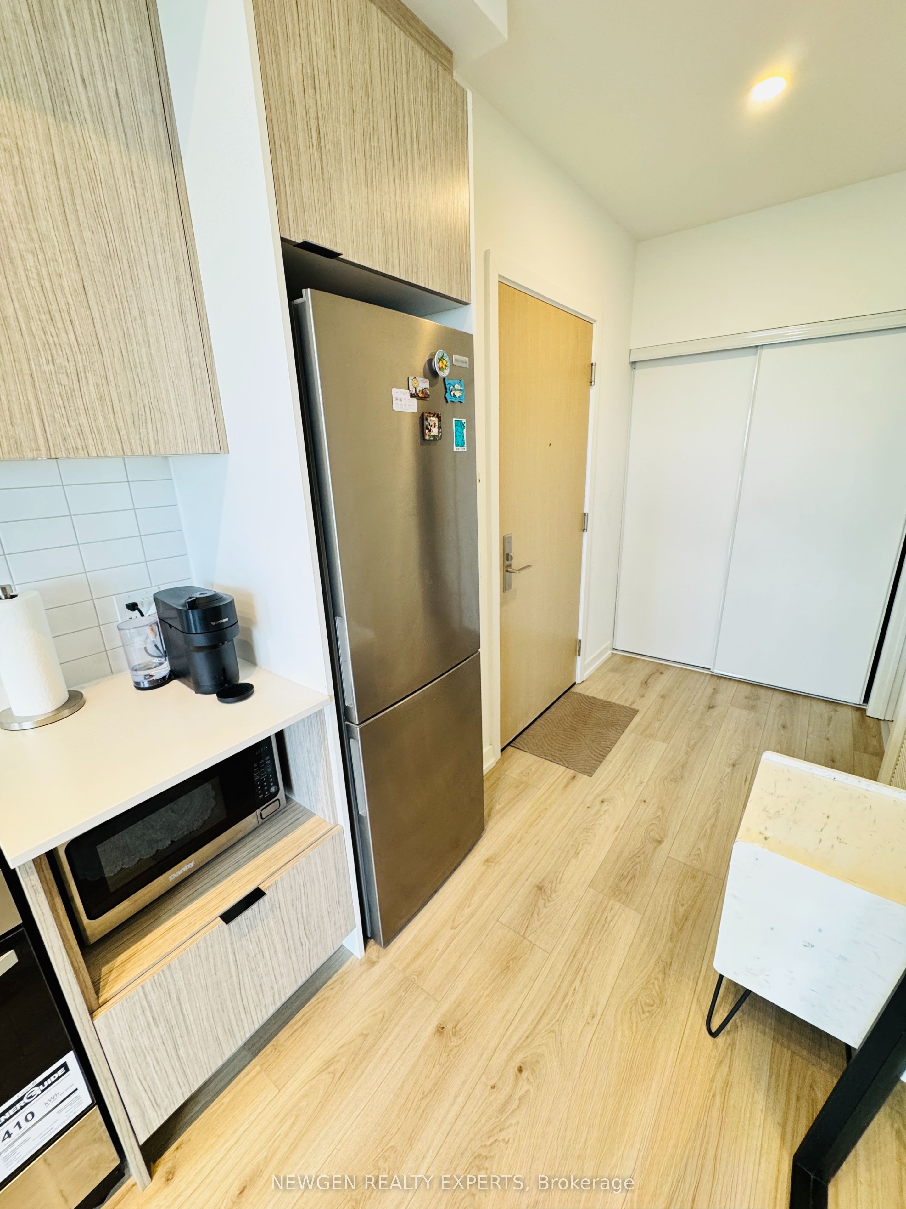 395 Bloor Street E 2807, Toronto, ON M4W 1H7 photo 3