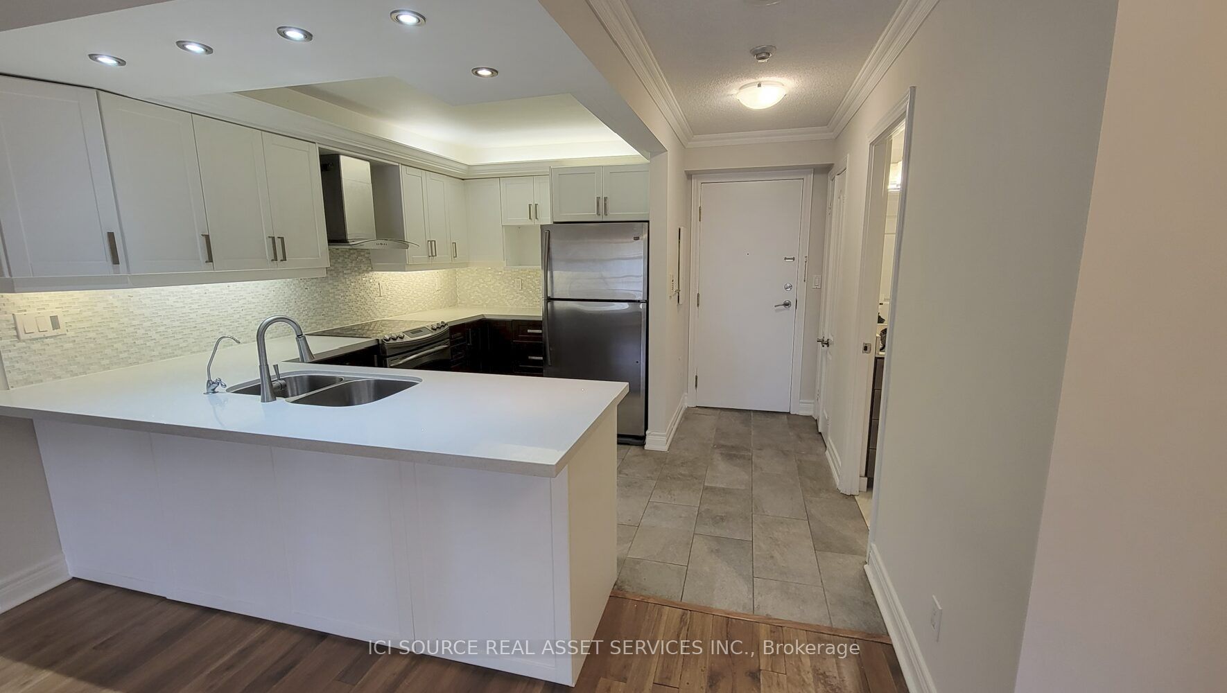 5418 Yonge Street 903, Toronto, ON M2N 6X4