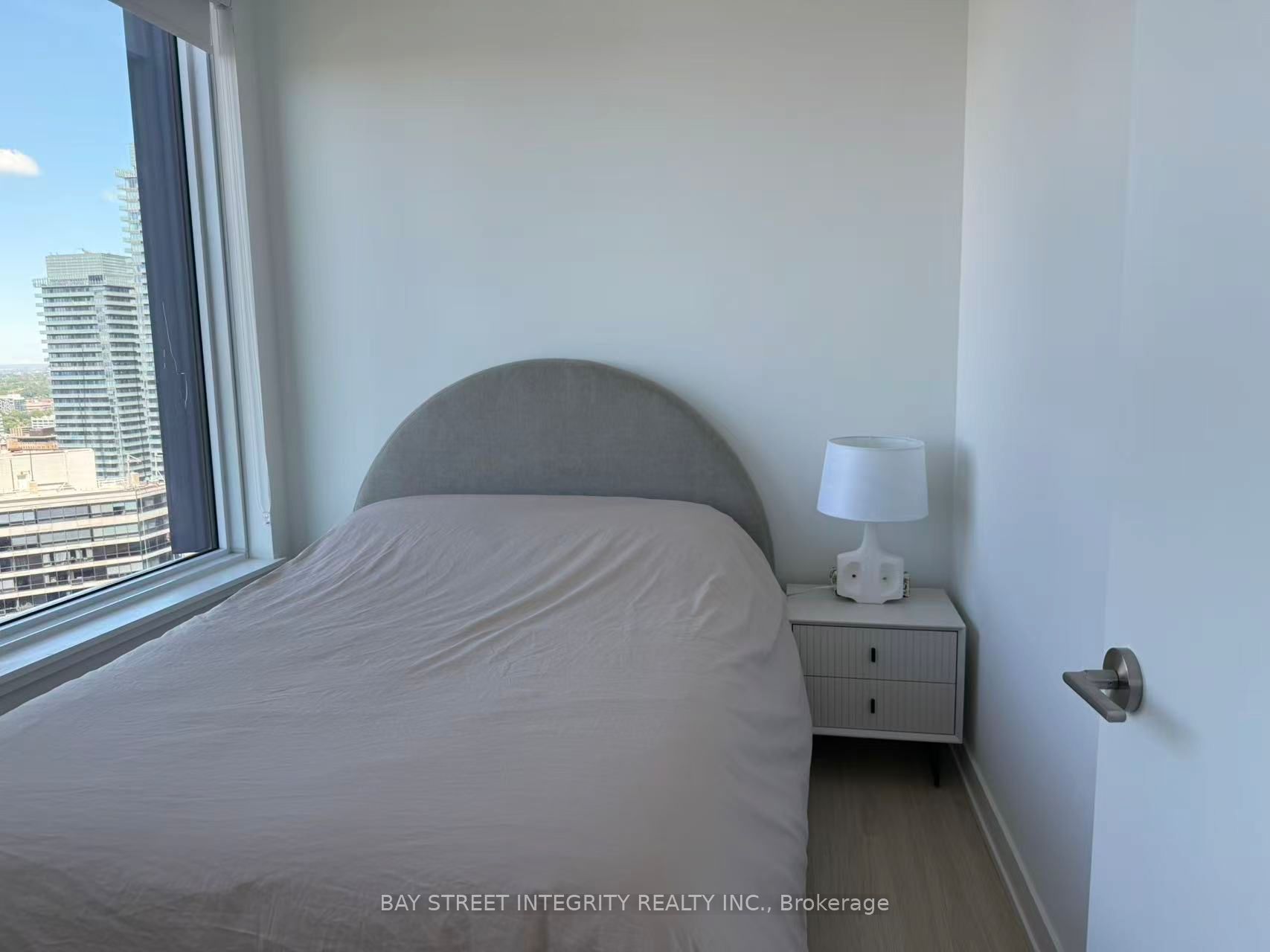 8 Wellesley Street W 4616, Toronto, ON M4Y 0J5 photo 3