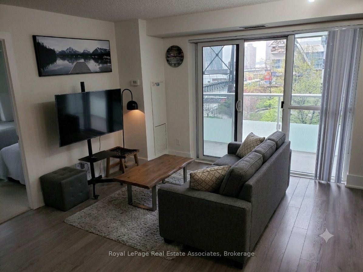300 Front Street W 611, Toronto, ON M5V 0E9