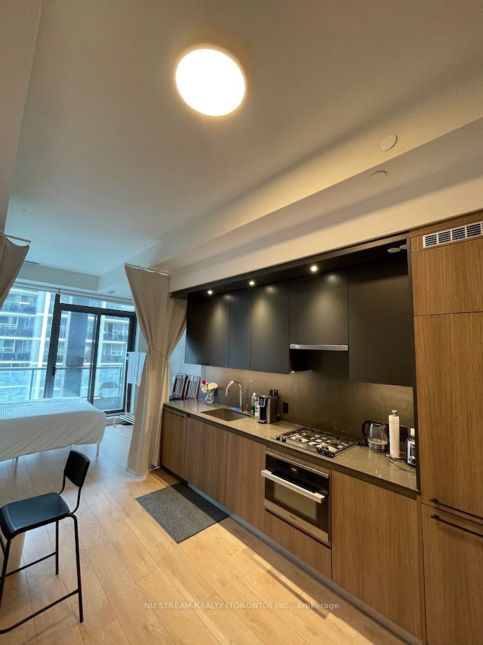 81 Wellesley Street E 607, Toronto, ON M4Y 0C5 photo 3
