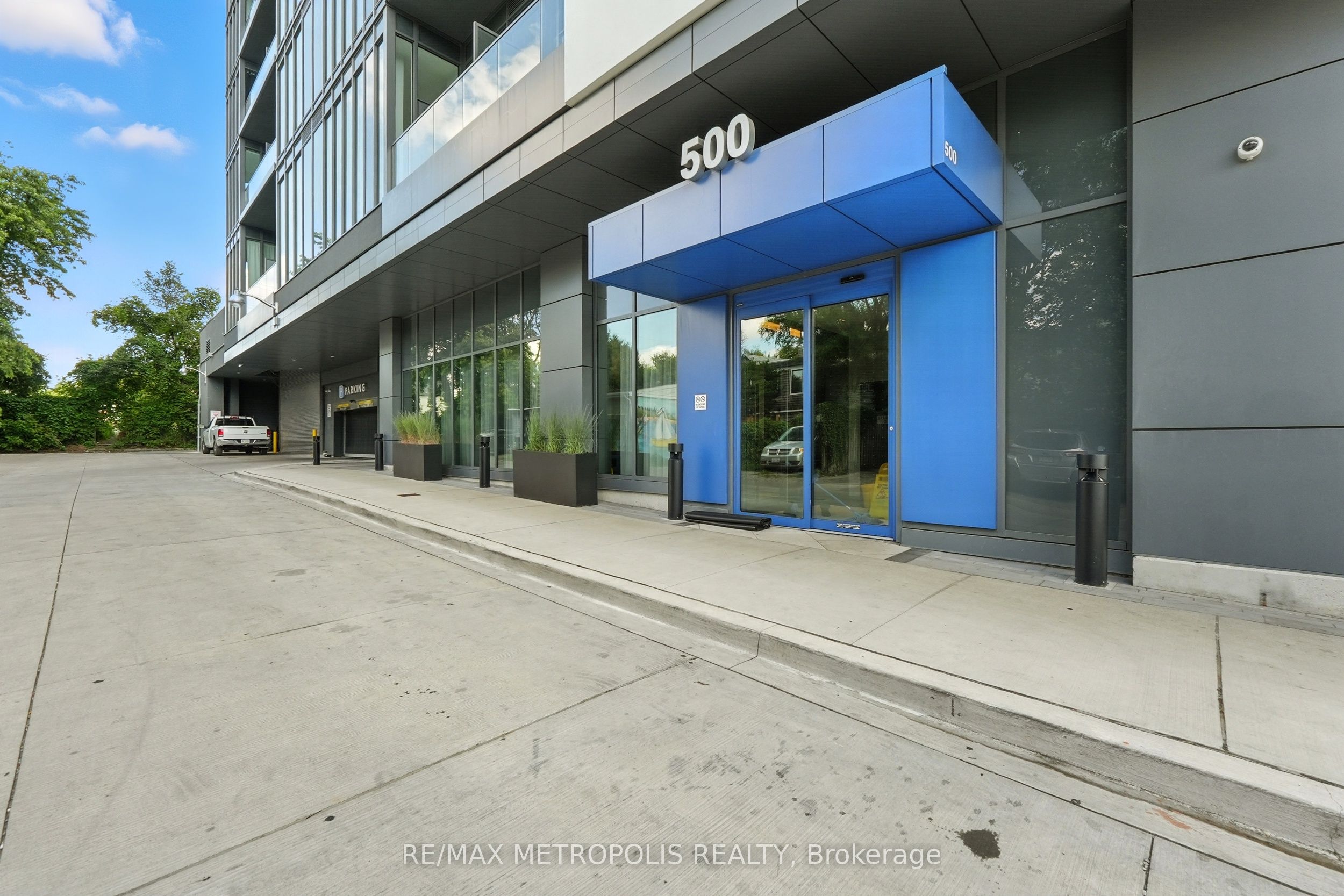 500 Dupont Street 815, Toronto, ON M6G 0B8 photo 2