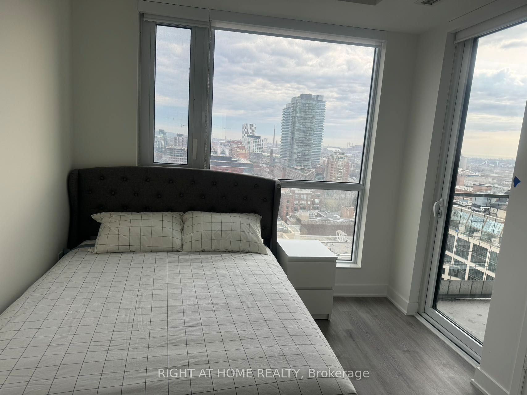 70 princess Street 1610, Toronto, ON M5A 0X6 photo 4