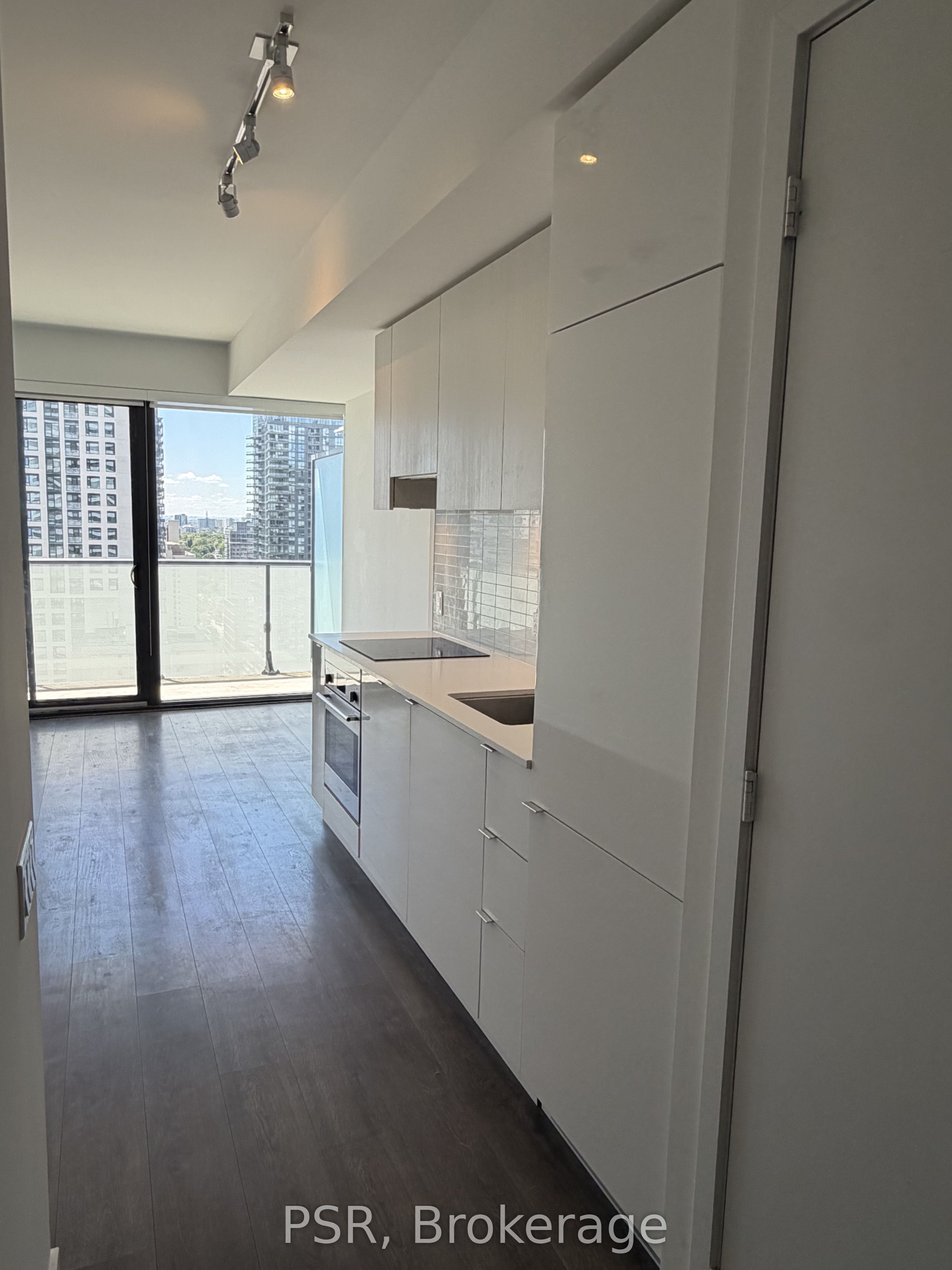 161 Roehampton Avenue 2712, Toronto, ON M4P 1P9 photo 4