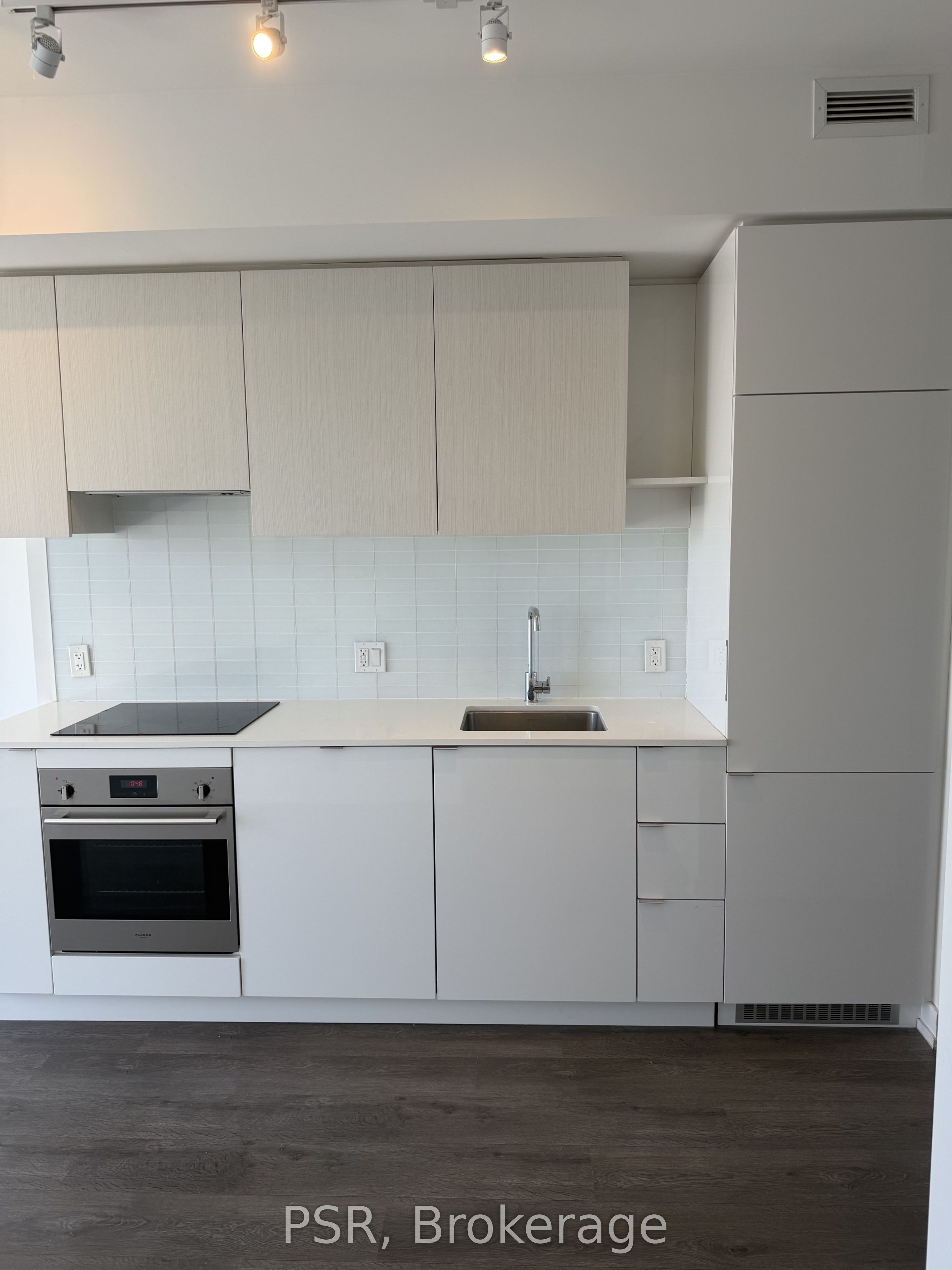 161 Roehampton Avenue 2712, Toronto, ON M4P 1P9 photo 5