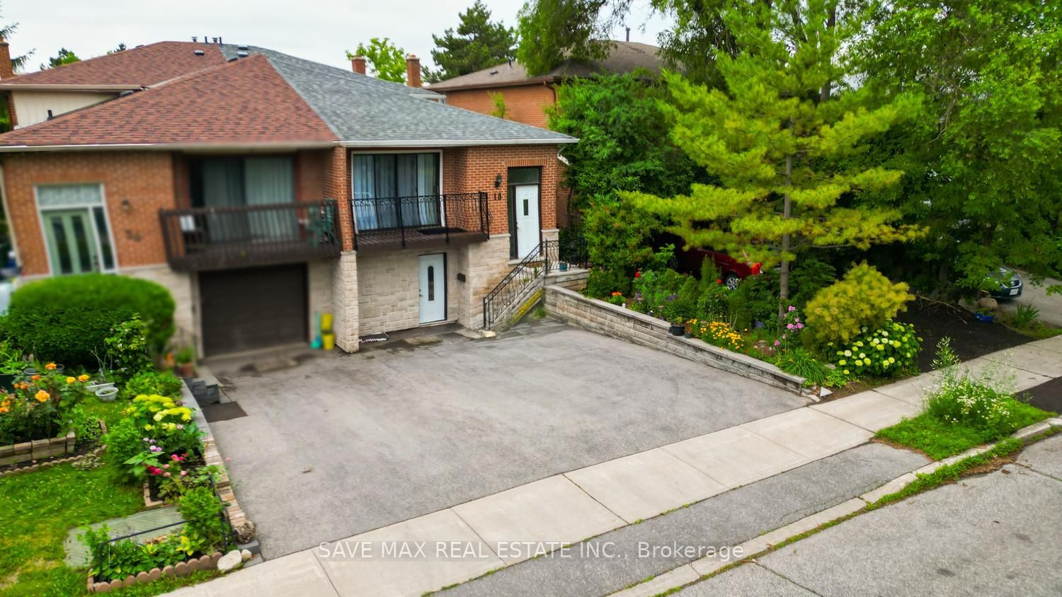 18 Levitt Court, Toronto, ON M2R 3P9