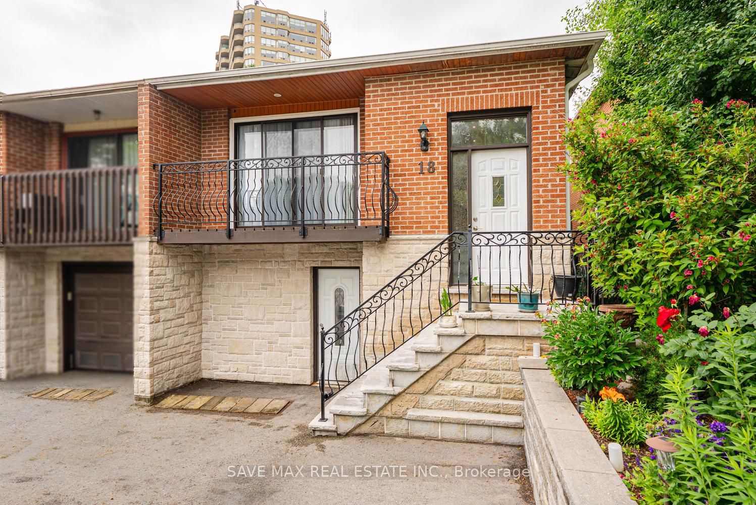 18 Levitt Court, Toronto, ON M2R 3P9 photo 3