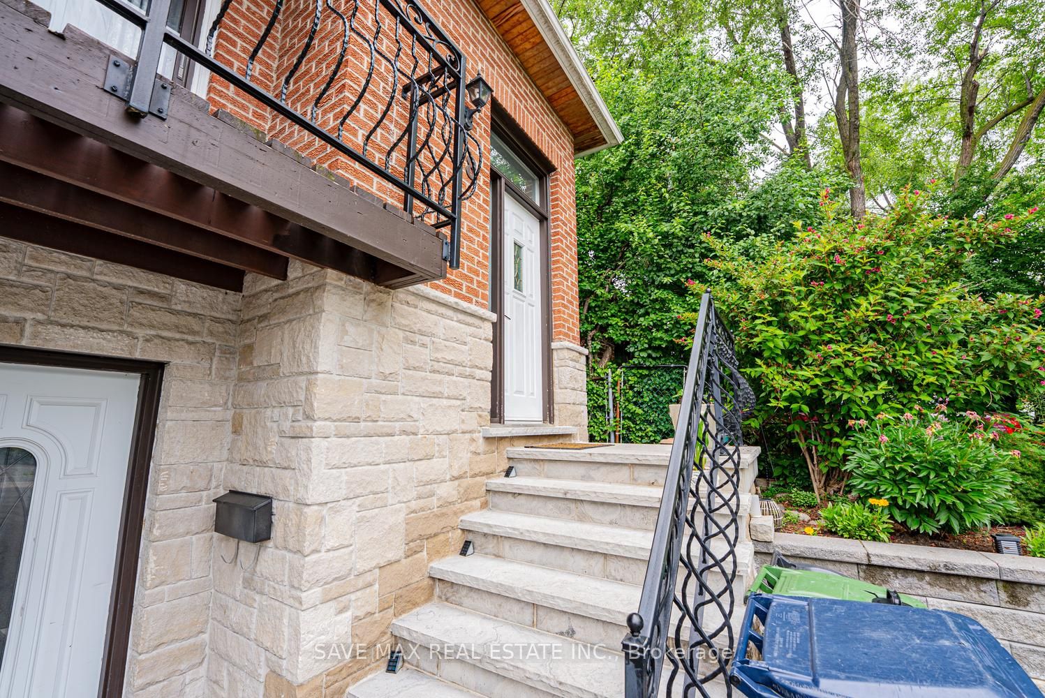 18 Levitt Court, Toronto, ON M2R 3P9 photo 4