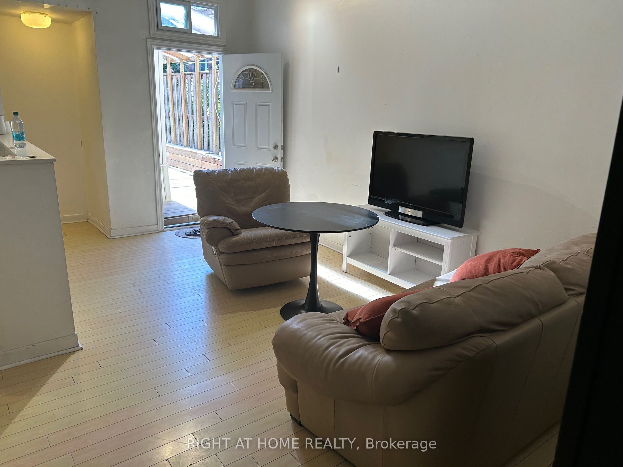 210 Mccaul Street B, Toronto, ON M5T 1W5 photo 2