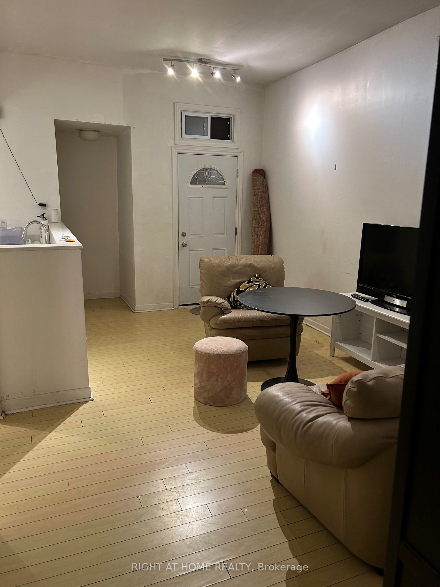 210 Mccaul Street B, Toronto, ON M5T 1W5 photo 4